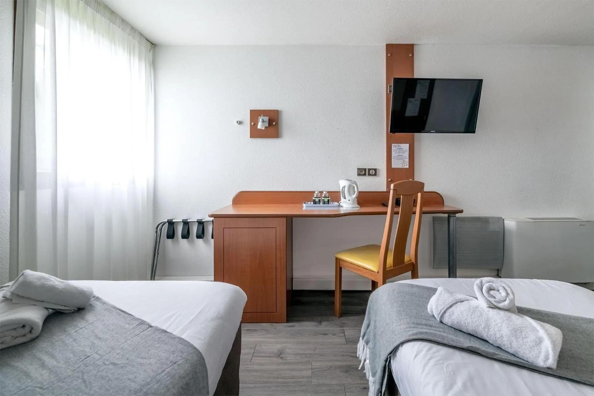 Photo of the whole room, Bed in Kyriad Bergerac