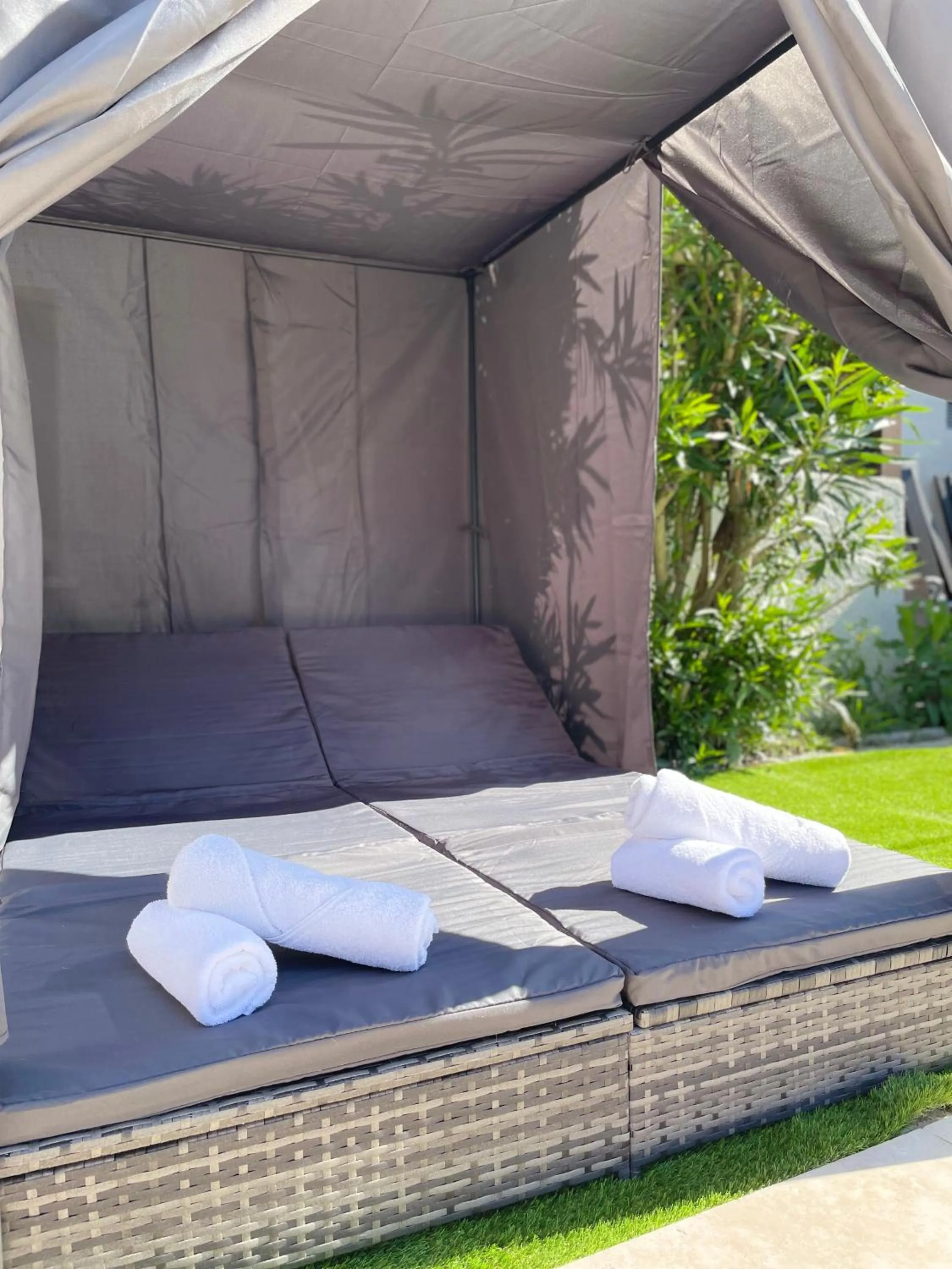 Patio in Hôtel Le Roxane