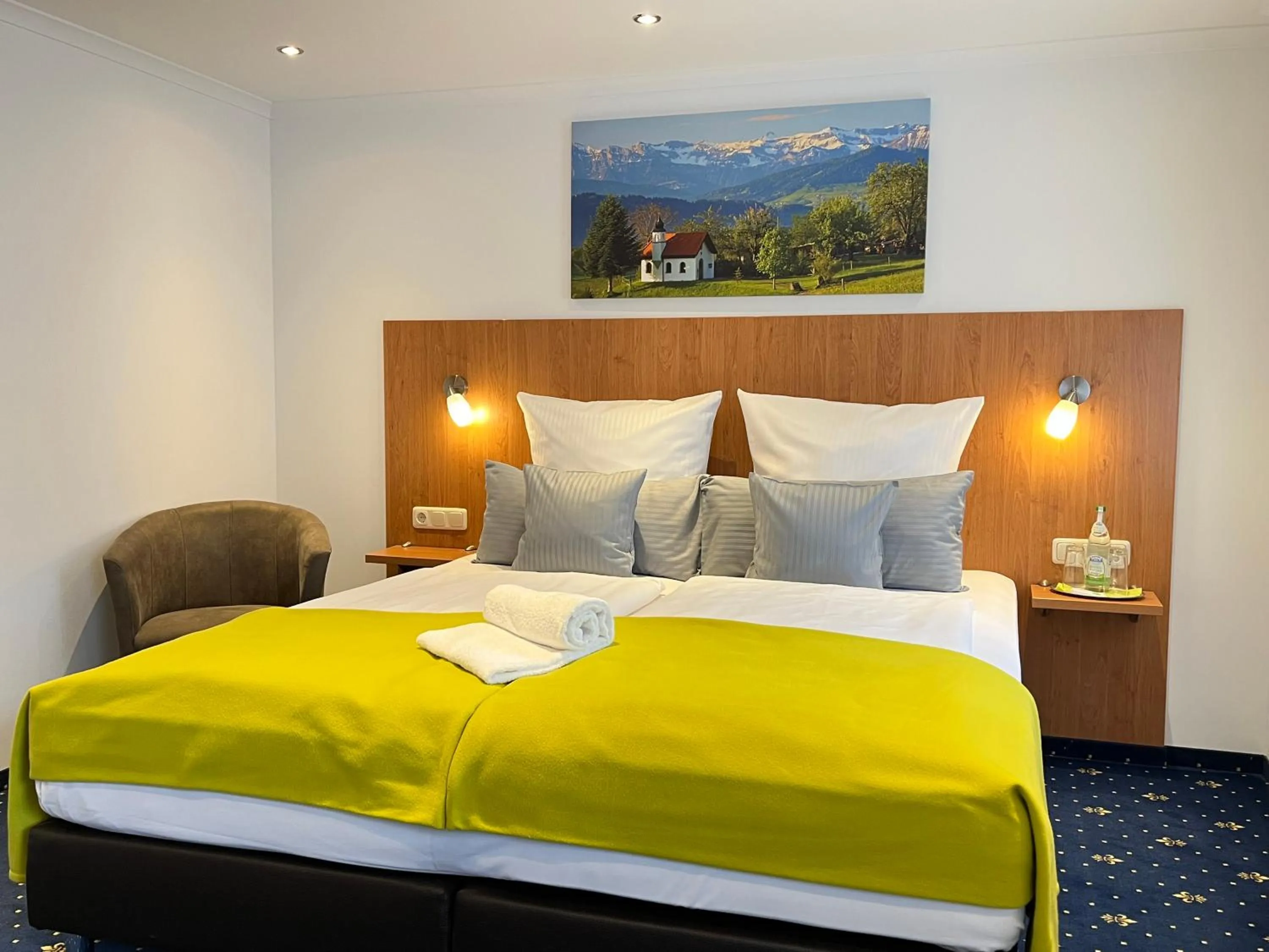 Photo of the whole room, Bed in Hotel Post