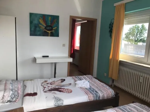 Photo of the whole room, Bed in Die Werkstatt
