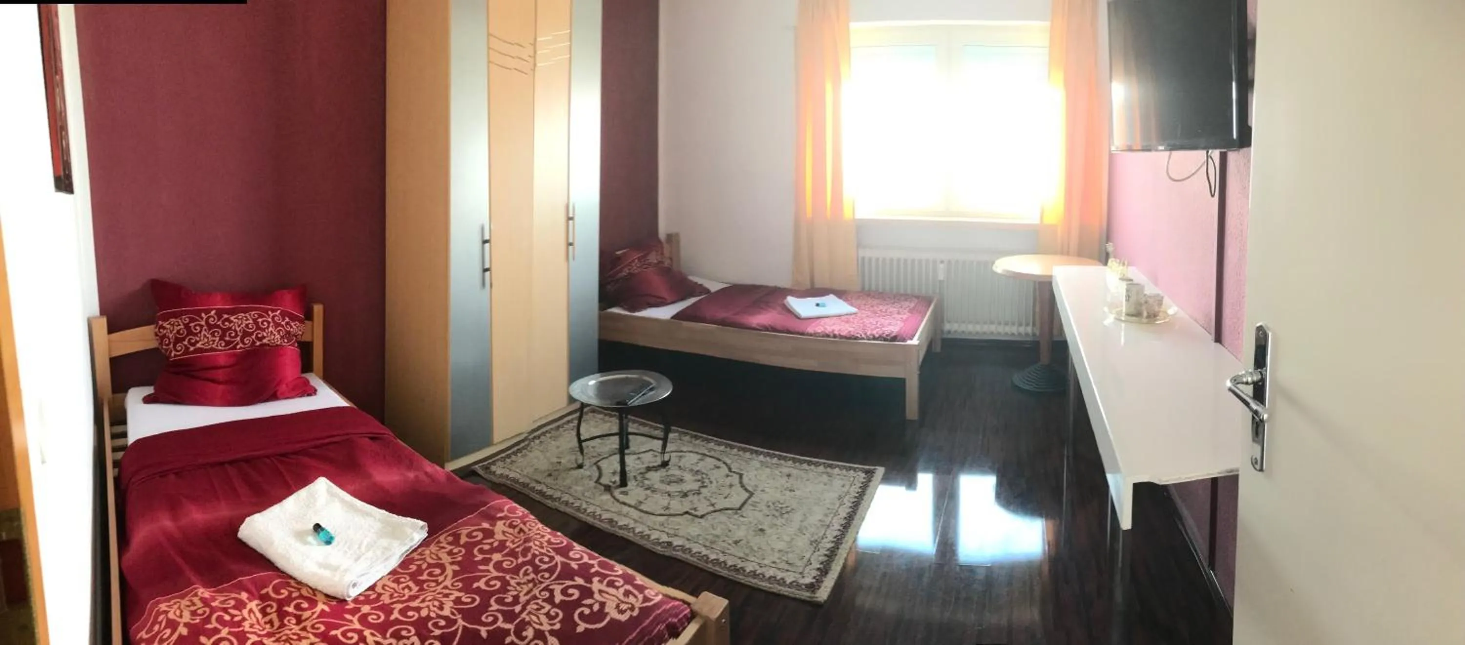 Photo of the whole room, Bed in Die Werkstatt