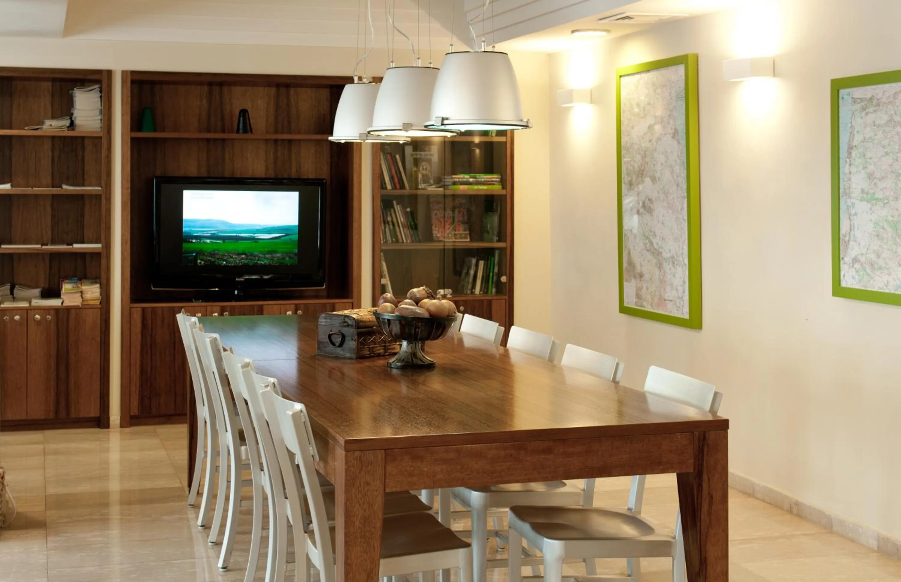 Communal lounge/ TV room in Prima Galil Tiberias Hotel