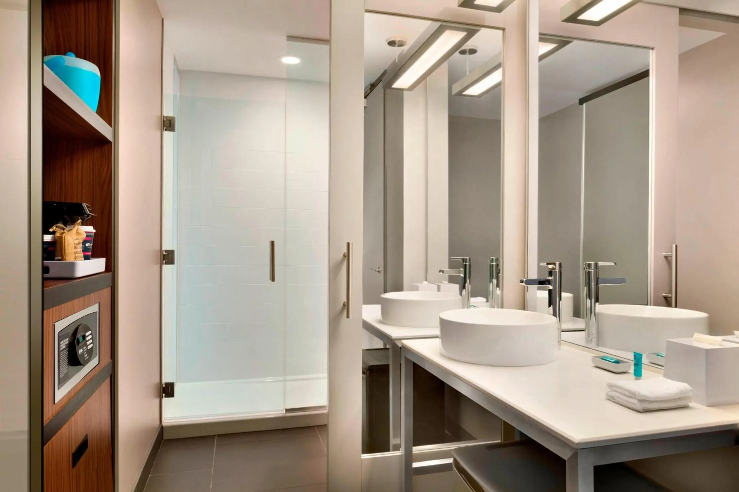 Aloft, Guest room, 1 King in Aloft Dallas Love Field Aloft, Guest room, 1 King in Aloft Dallas Love Field