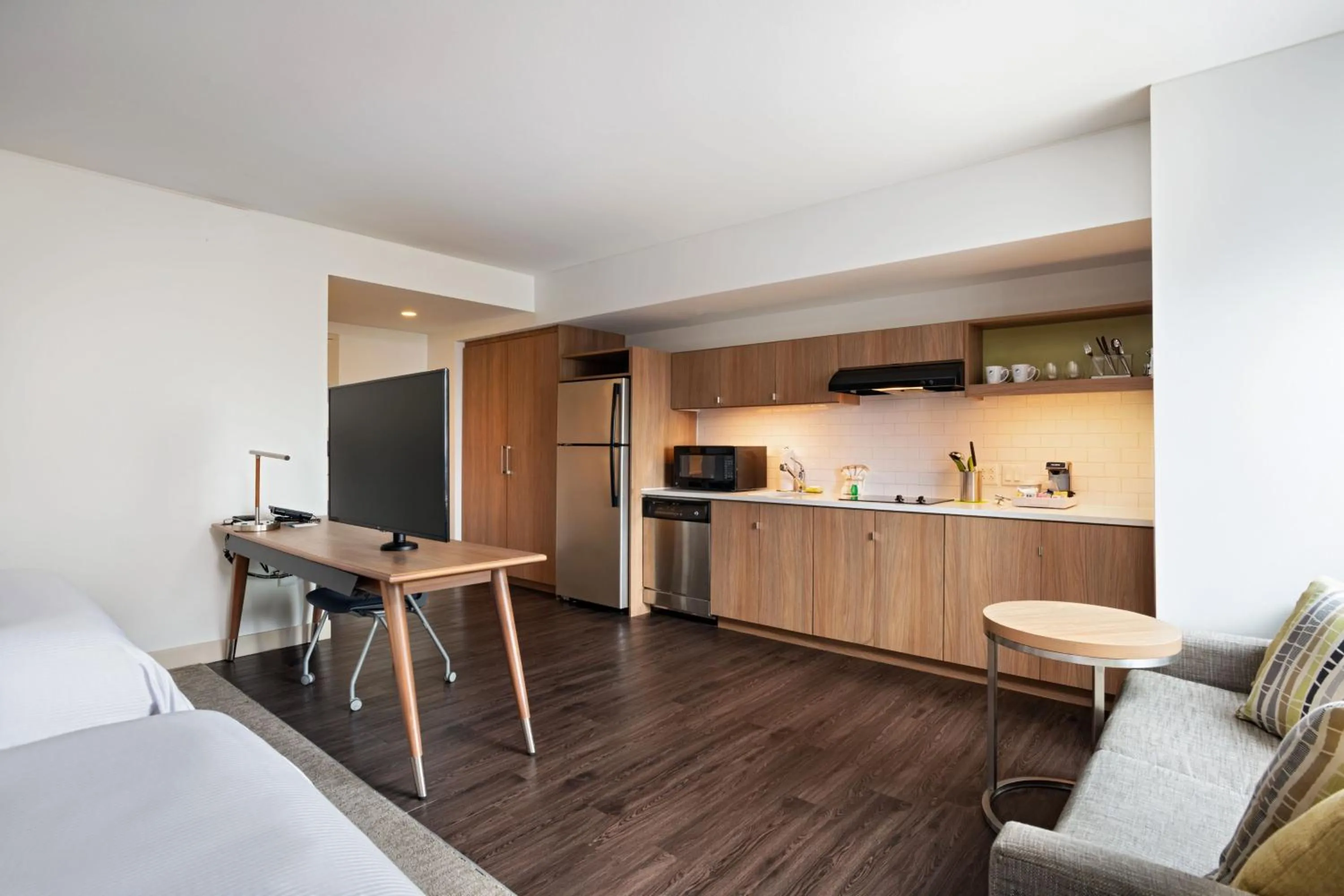 Photo of the whole room in Element Austin Downtown