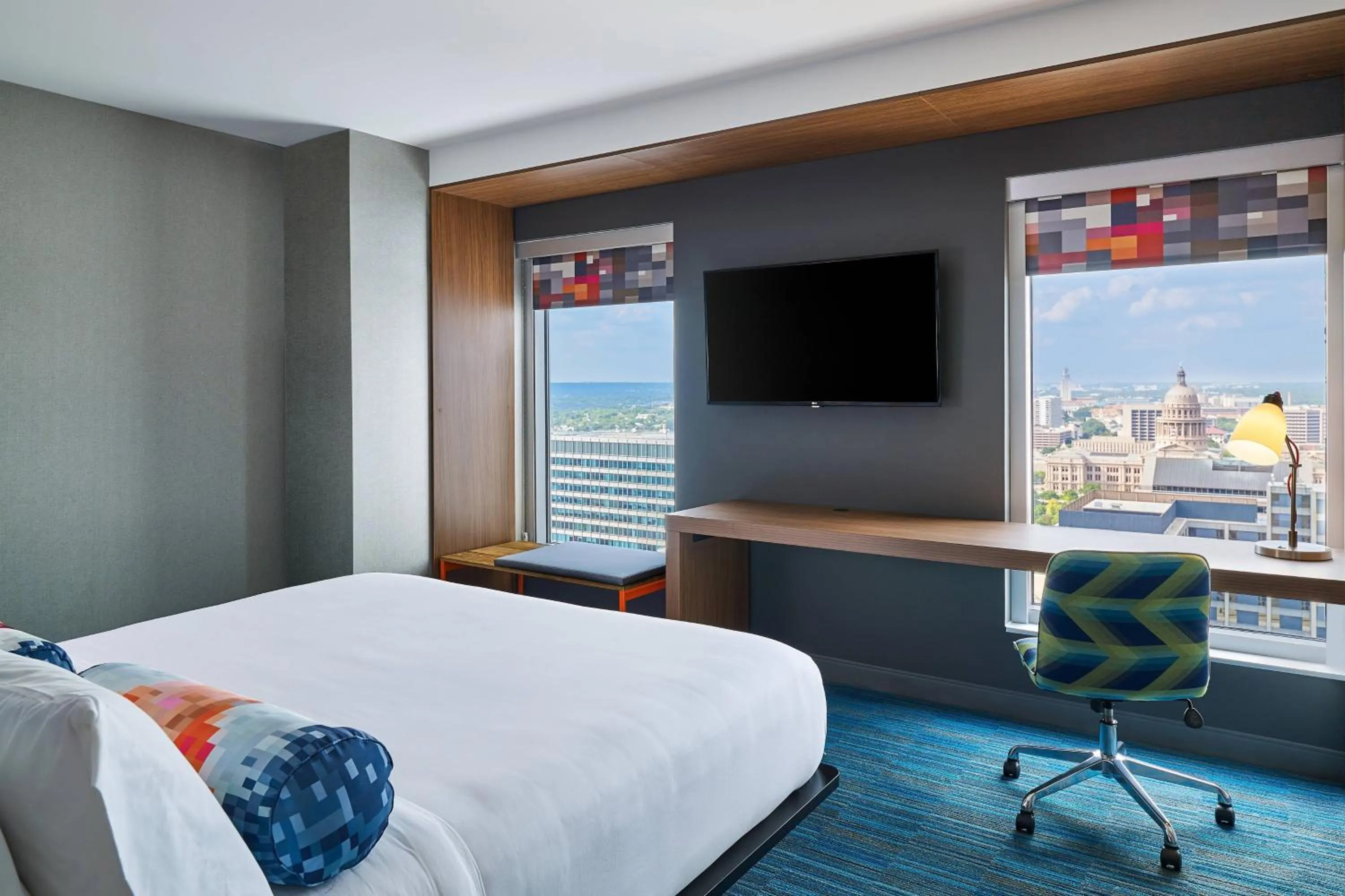 Photo of the whole room, Bed in Aloft Austin Downtown