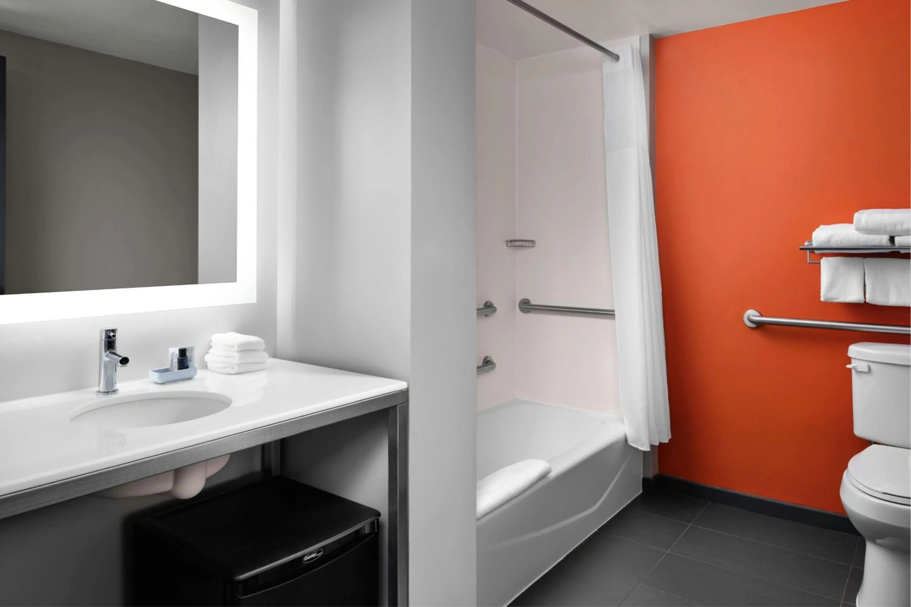 Bathroom in Aloft Austin Downtown