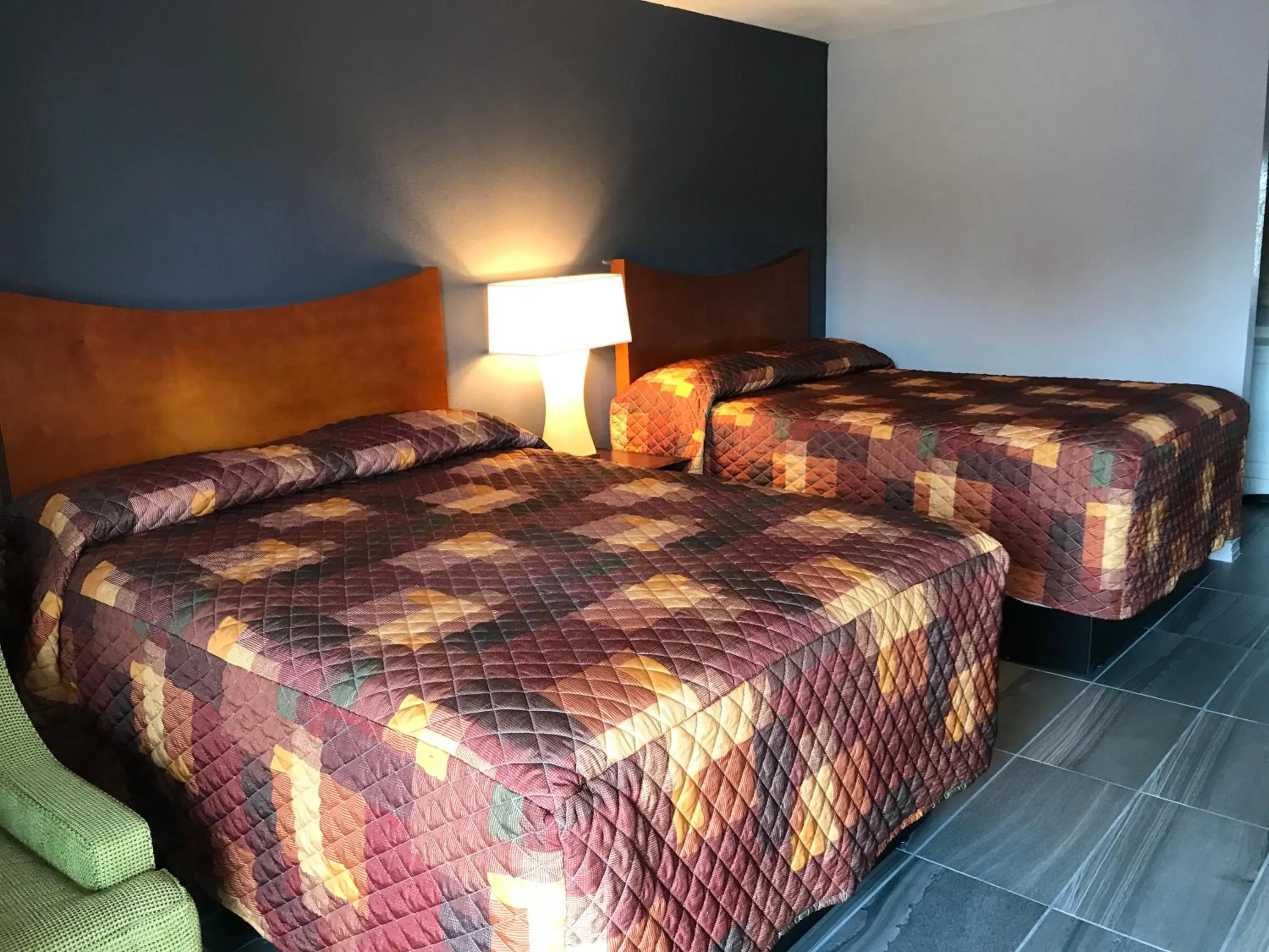 Bed in Budget Inn & Suites