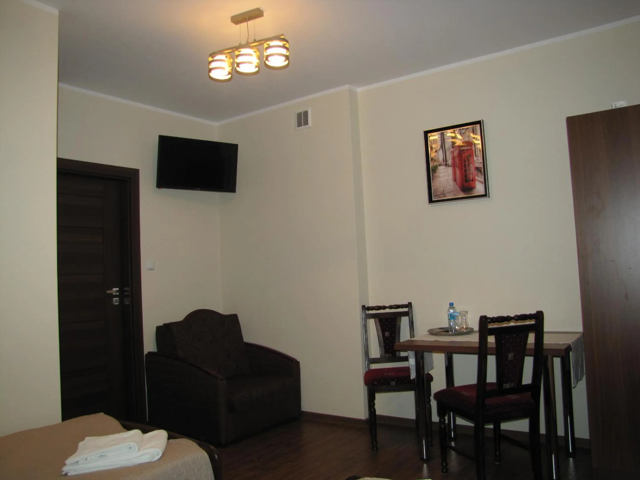 Photo of the whole room in Heveliusz