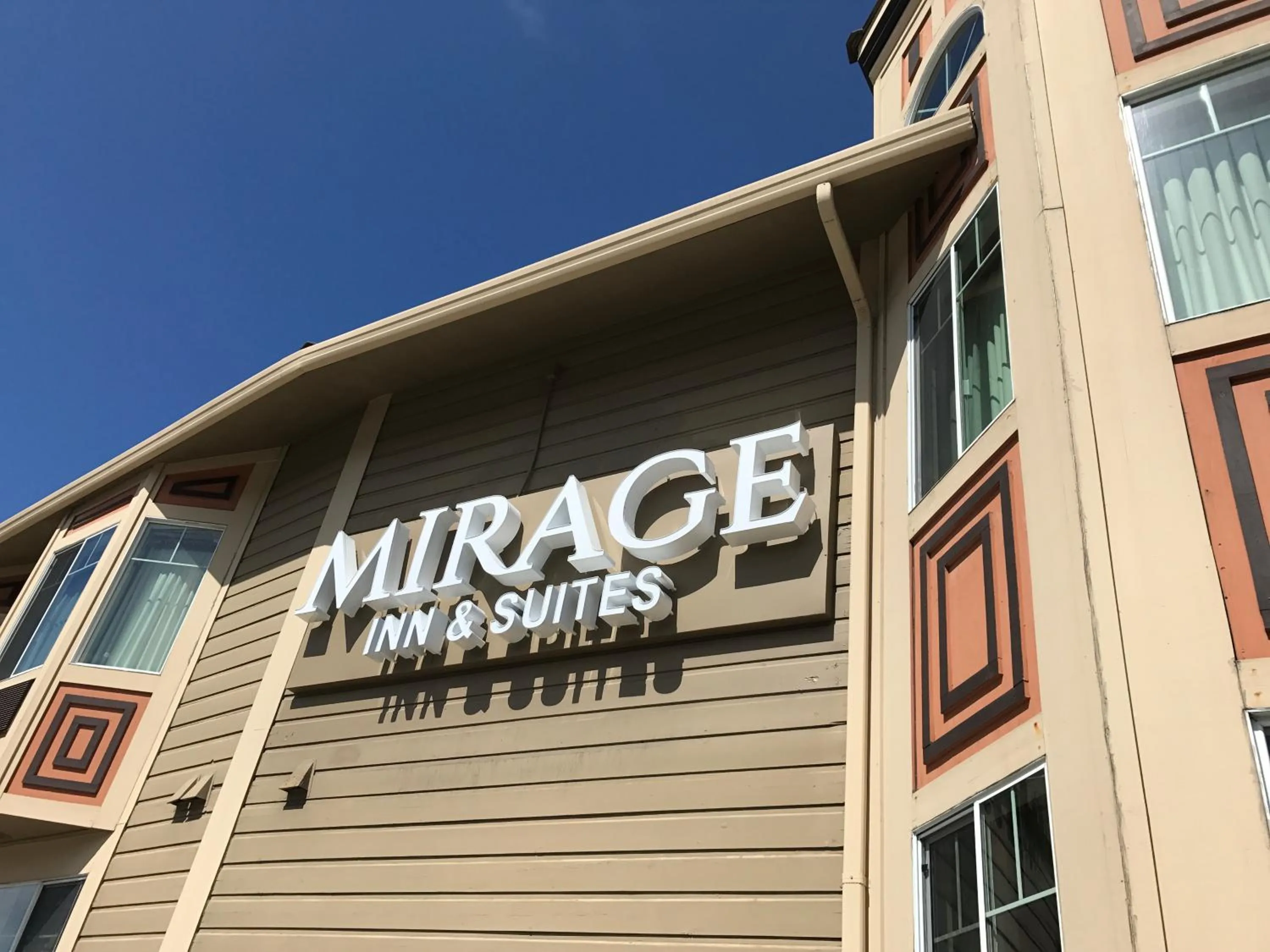 Property building in Mirage Inn & Suites