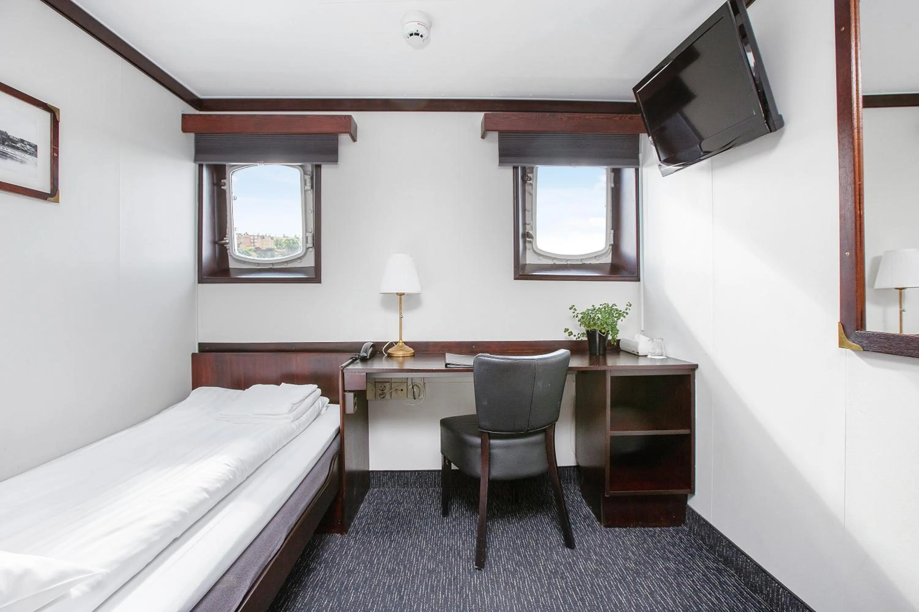 Bed in Mälardrottningen Yacht Hotel