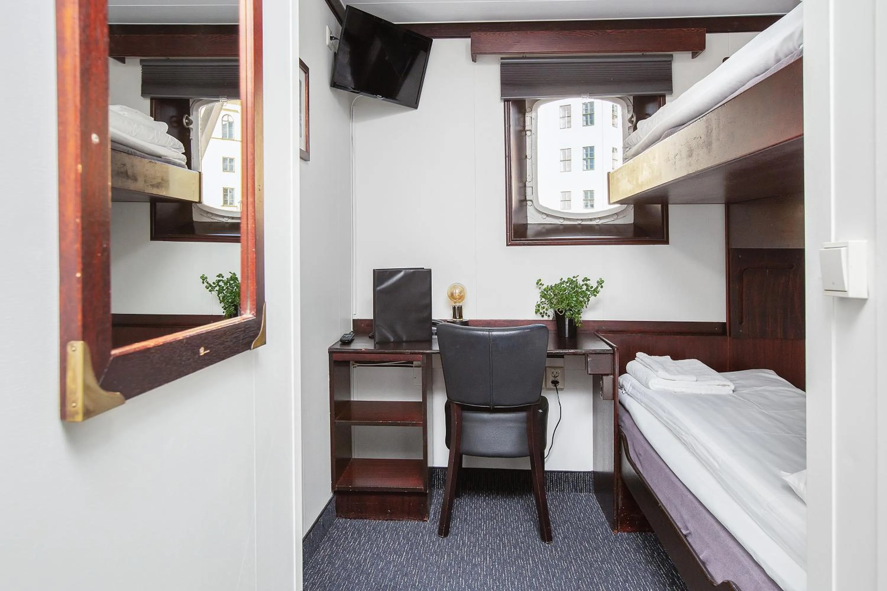 Bed in Mälardrottningen Yacht Hotel