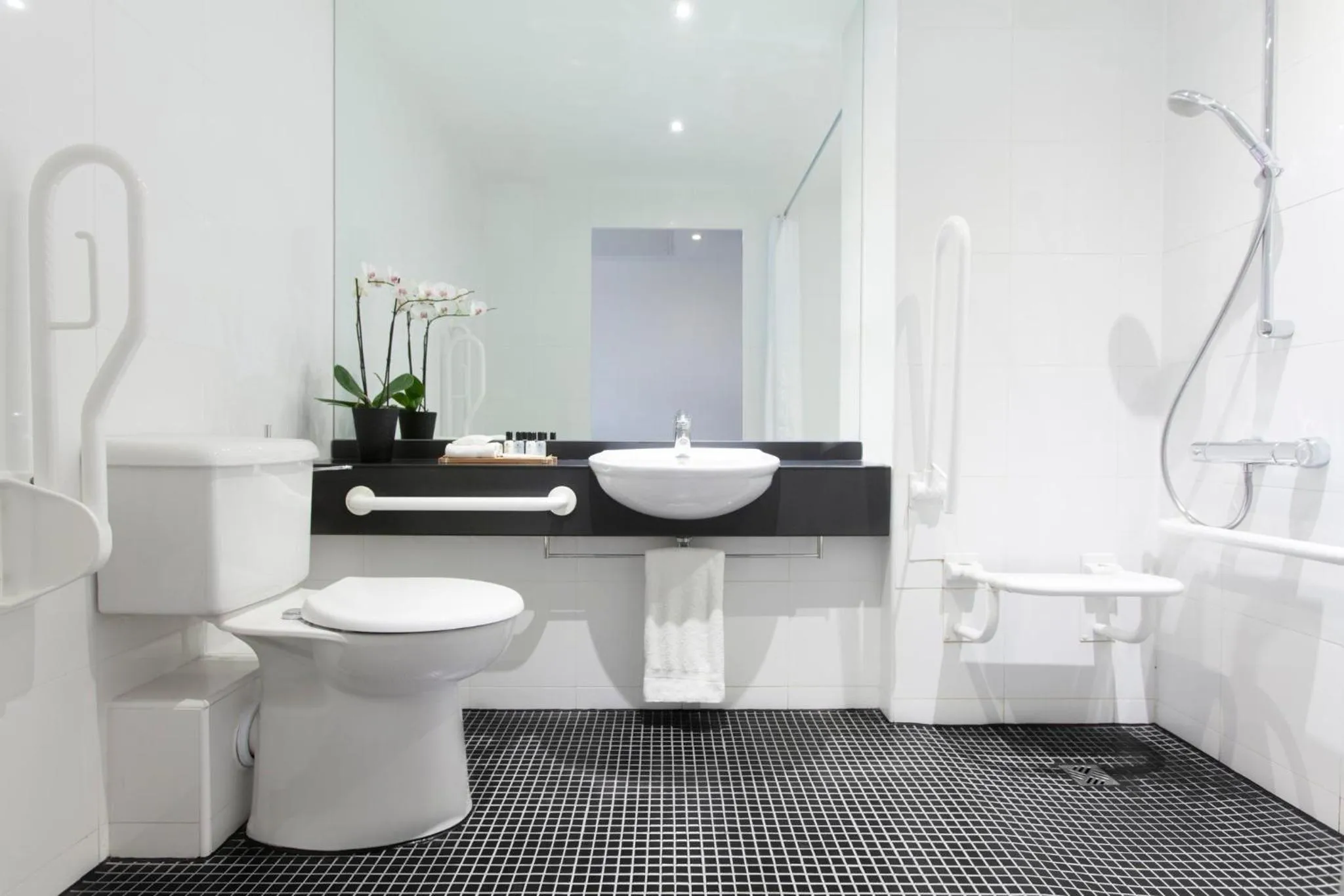 Photo of the whole room in Crowne Plaza London - Docklands by IHG