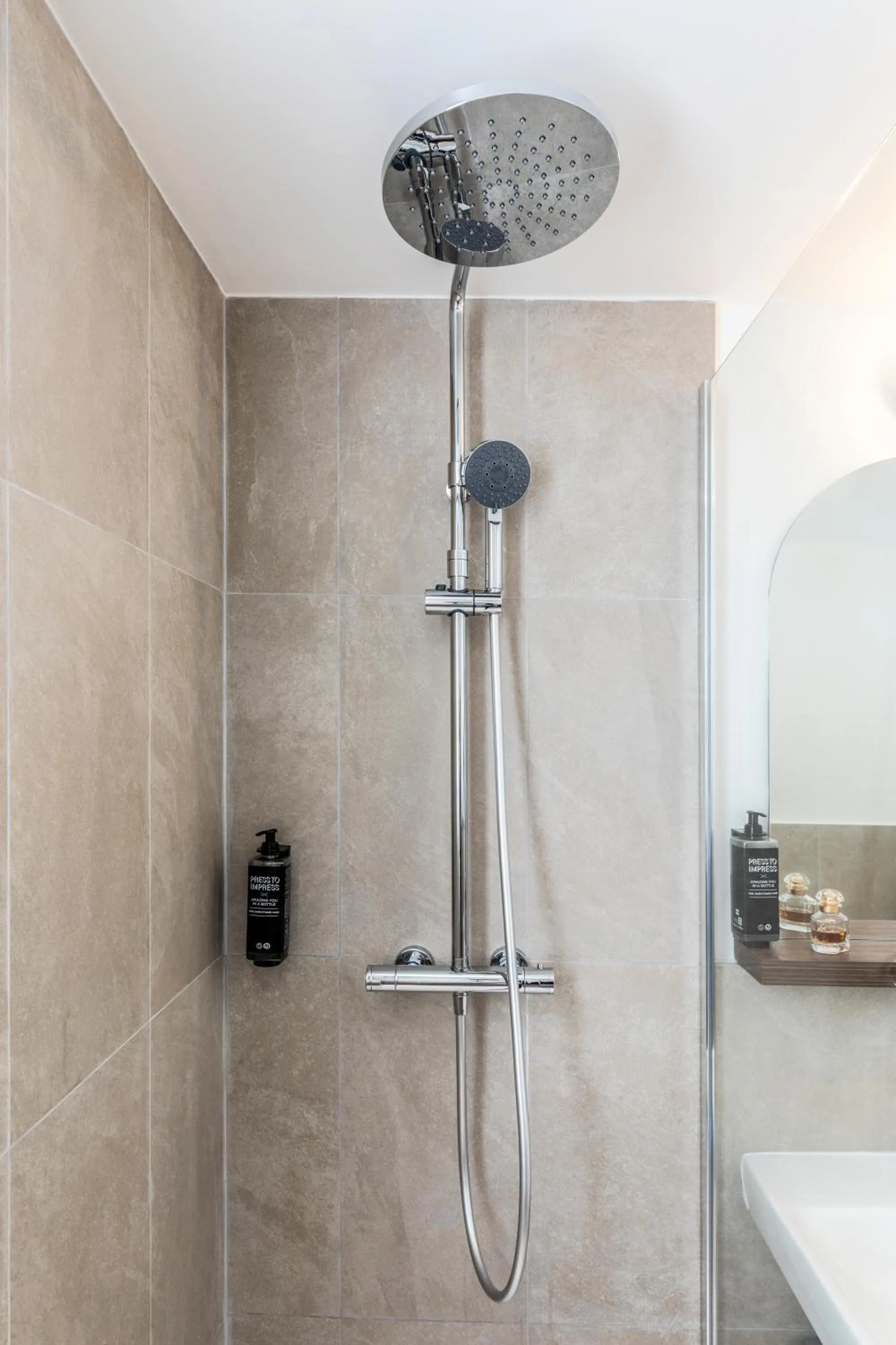 Shower in Ibis Styles Paris Jardin de la Villette - Rénové en 2025