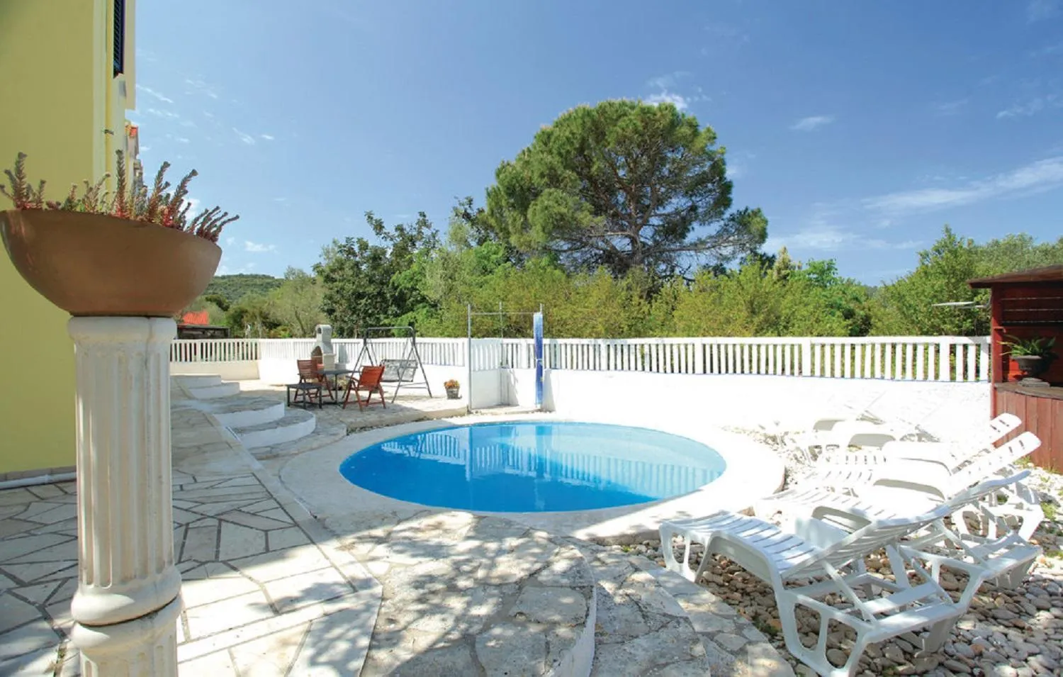 Property building in Dragan's Den Hostel