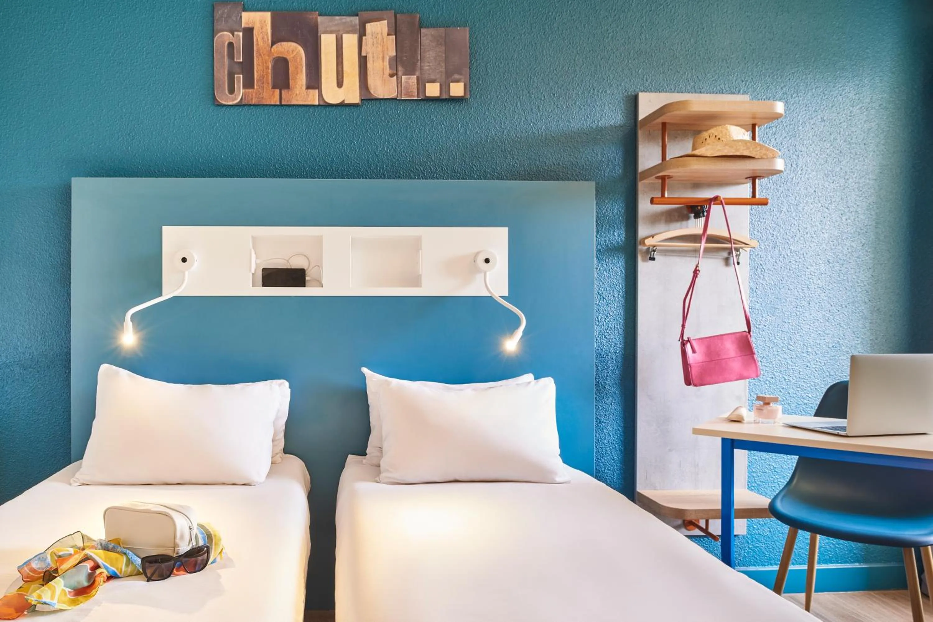 Property building, Bed in ibis budget Saint-Ouen-l'Aumône