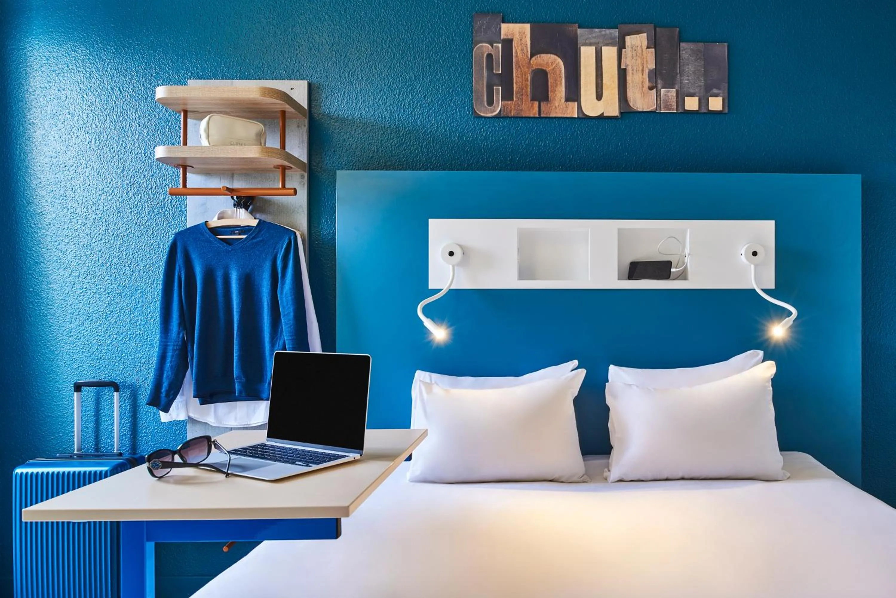 Property building, Bed in ibis budget Saint-Ouen-l'Aumône