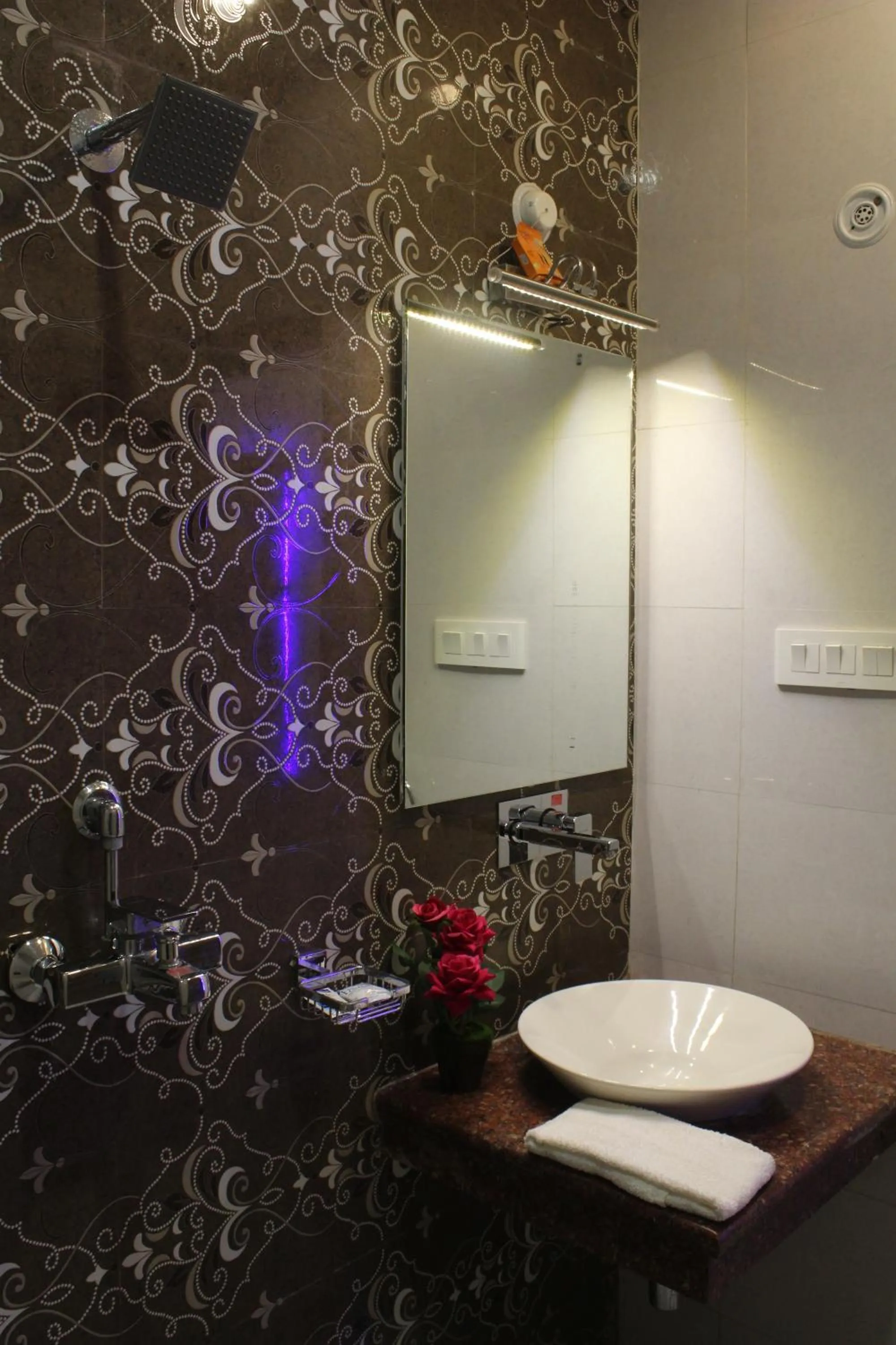 Bathroom in Regal Hotel and restaurant