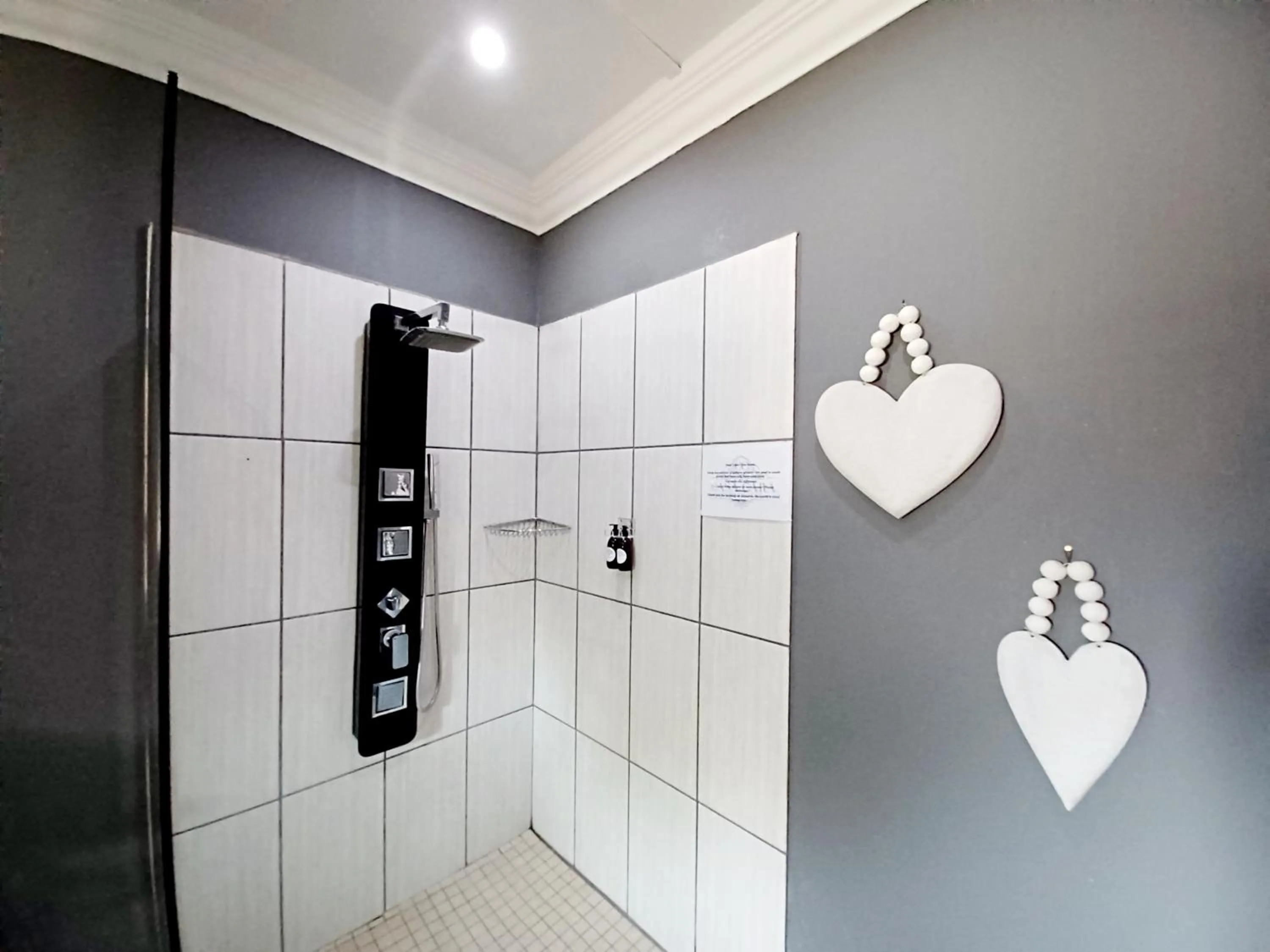 Shower in Casa Cara Guest House