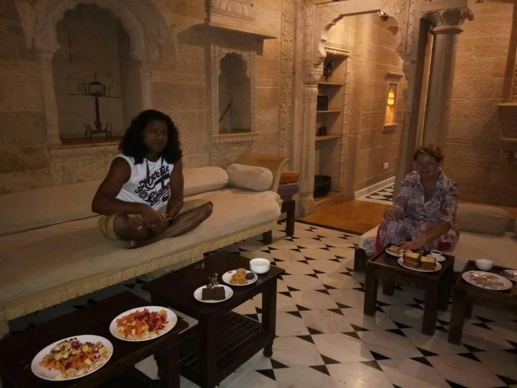 Restaurant/places to eat in Fort Villa