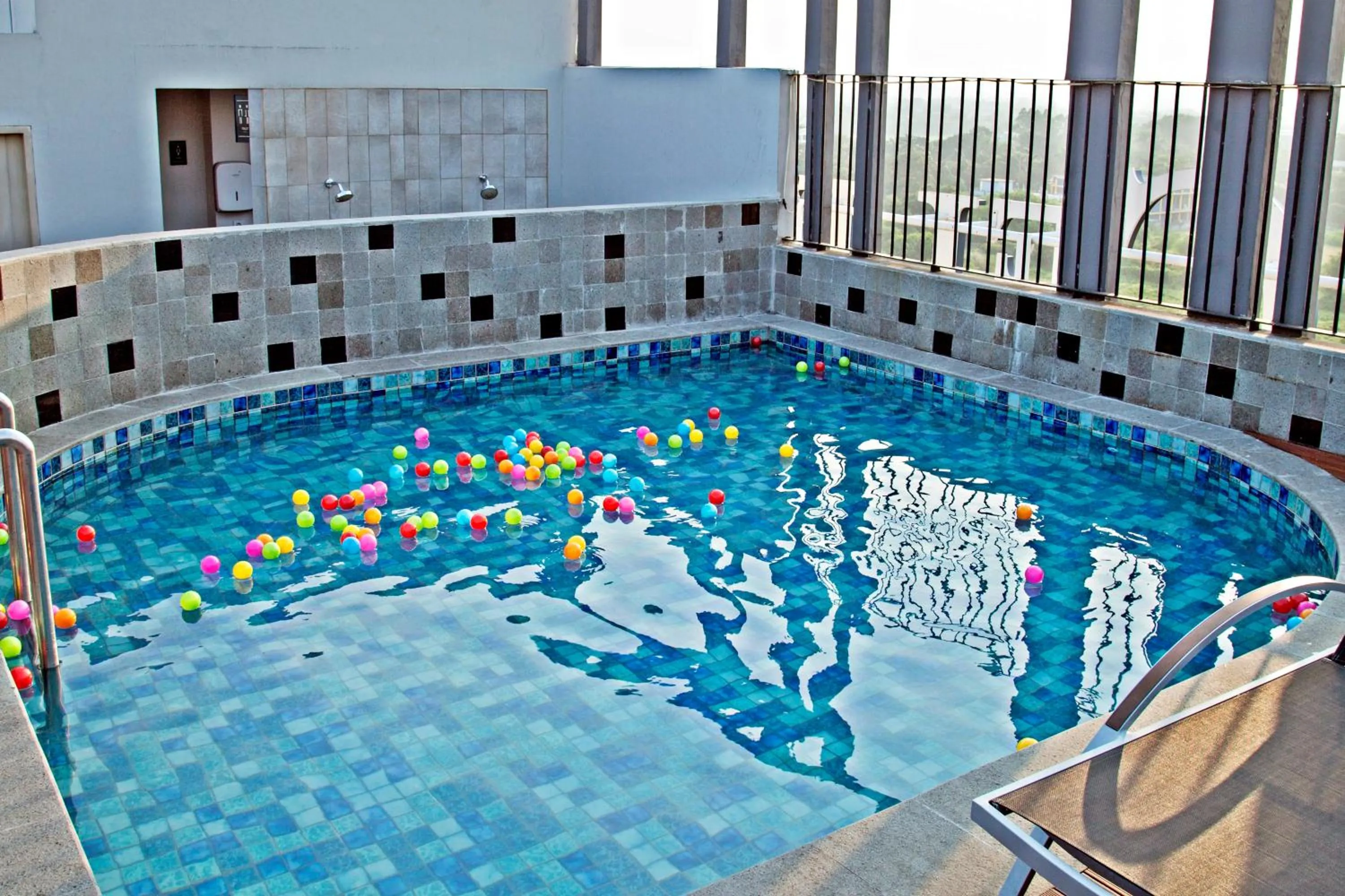 Swimming pool in Swiss-Belinn Cikarang