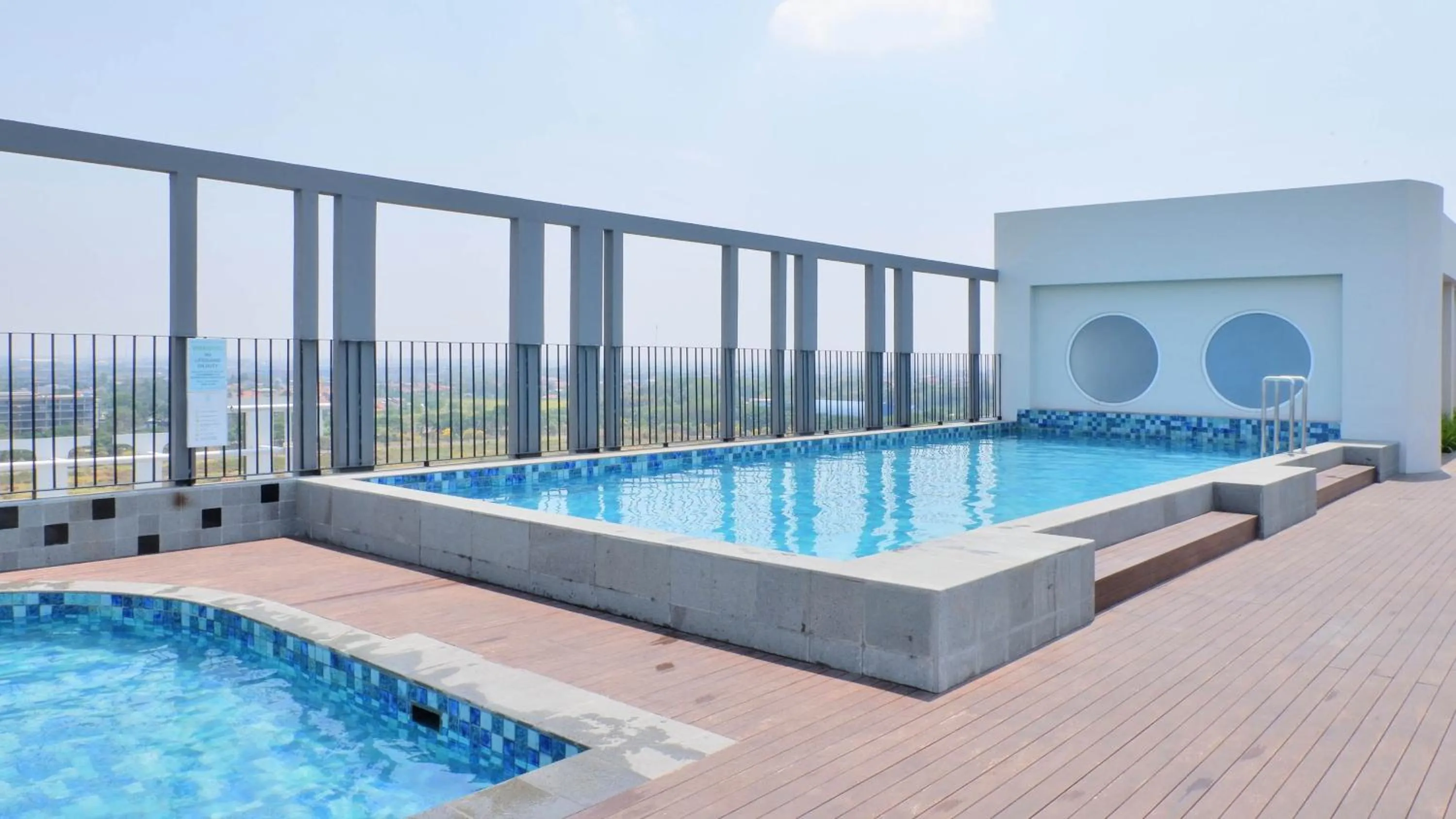 Swimming pool in Swiss-Belinn Cikarang