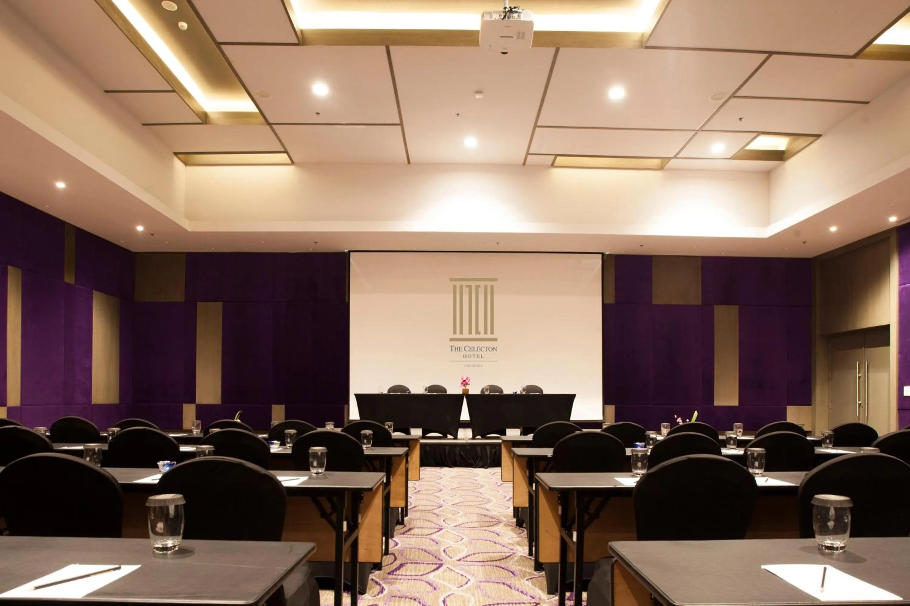 Meeting/conference room in Swiss-Belinn Cikarang