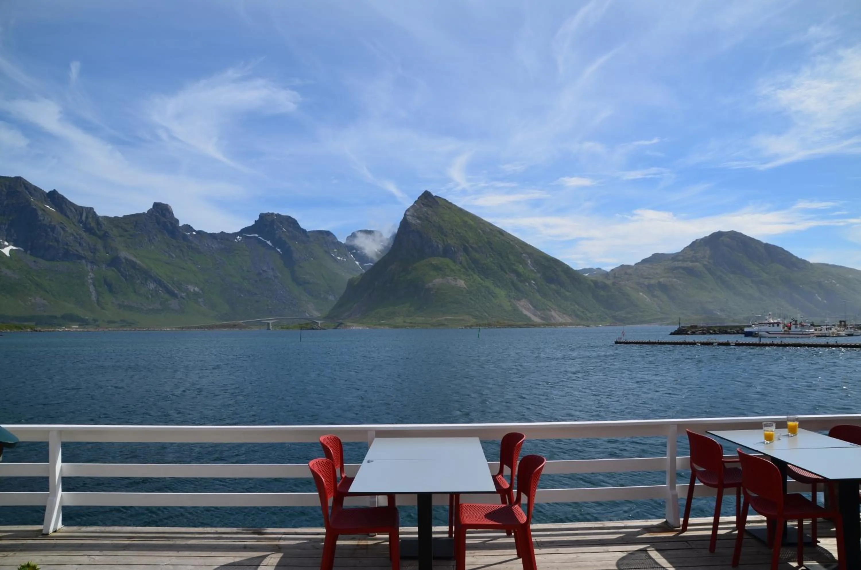 Restaurant/places to eat in Lydersen Rorbuer Budget Hostel & Private Apartments