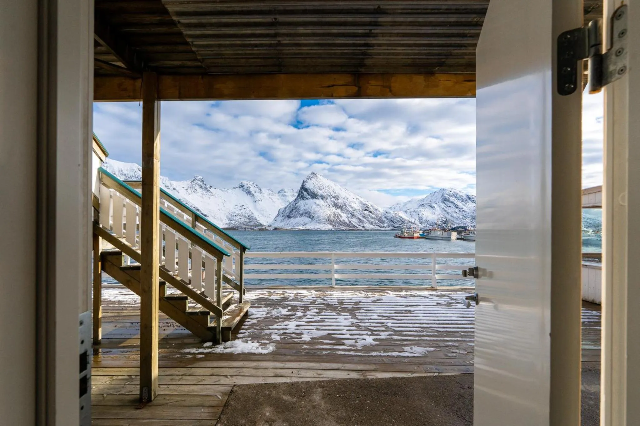 Day in Lydersen Rorbuer Budget Hostel & Private Apartments