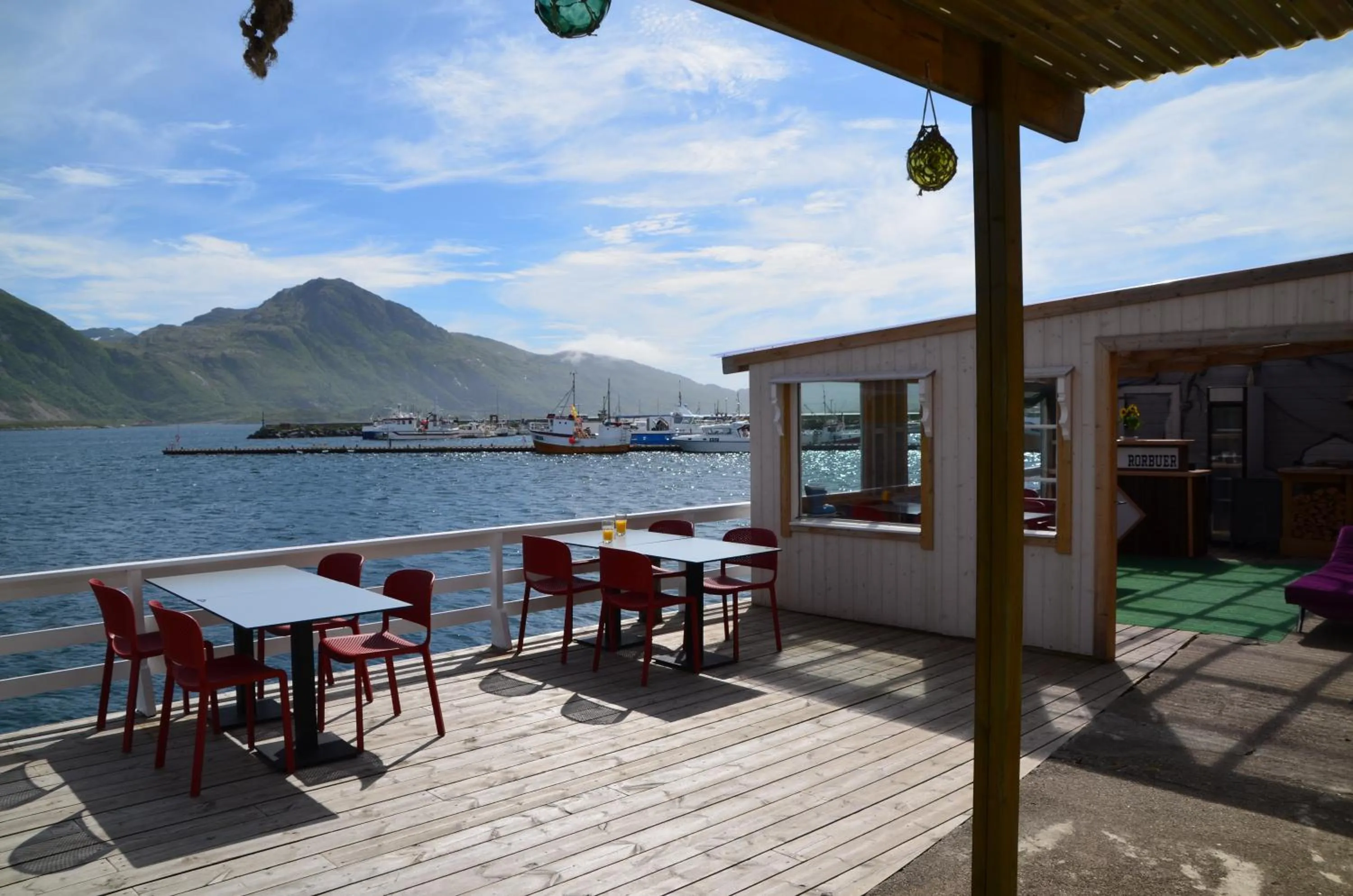 Patio in Lydersen Rorbuer Budget Hostel & Private Apartments