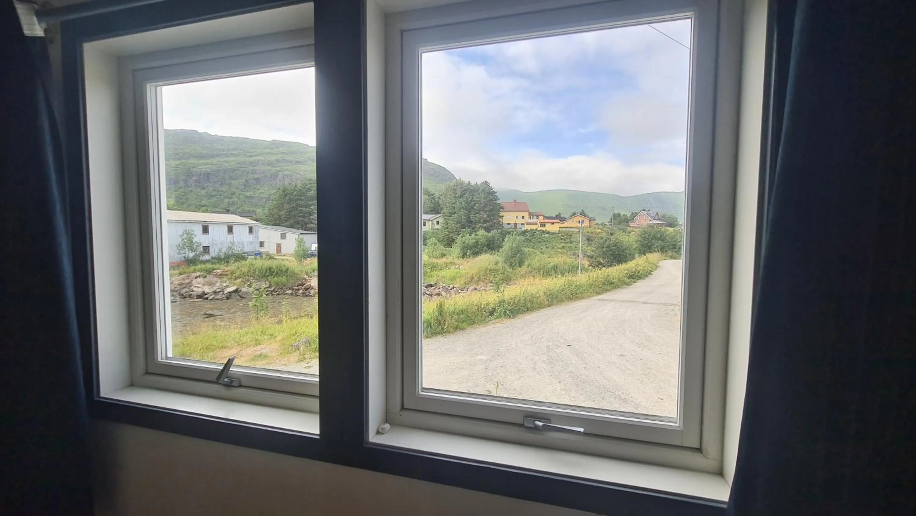 Day in Lydersen Rorbuer Budget Hostel & Private Apartments