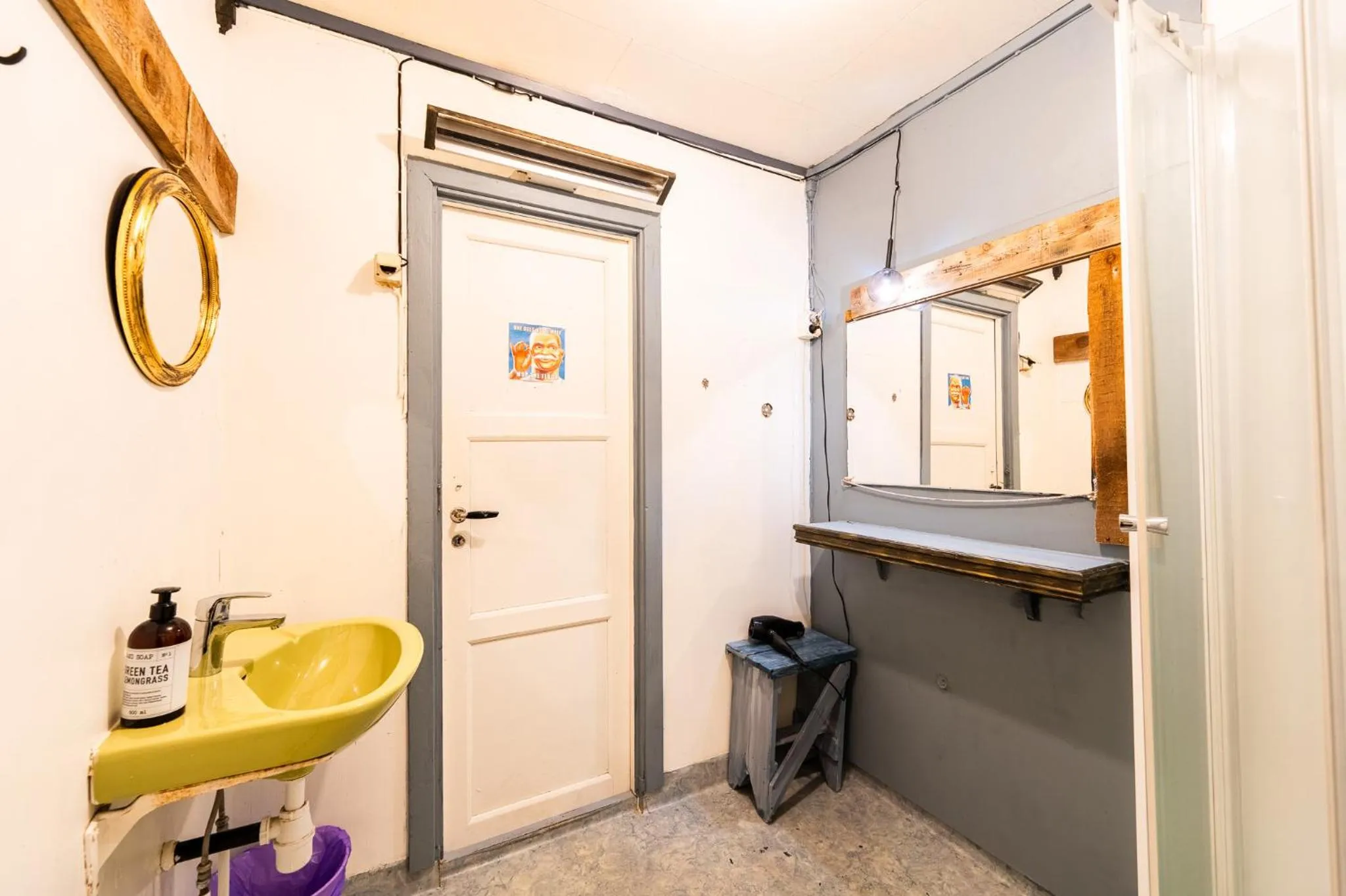 Shower in Lydersen Rorbuer Budget Hostel & Private Apartments