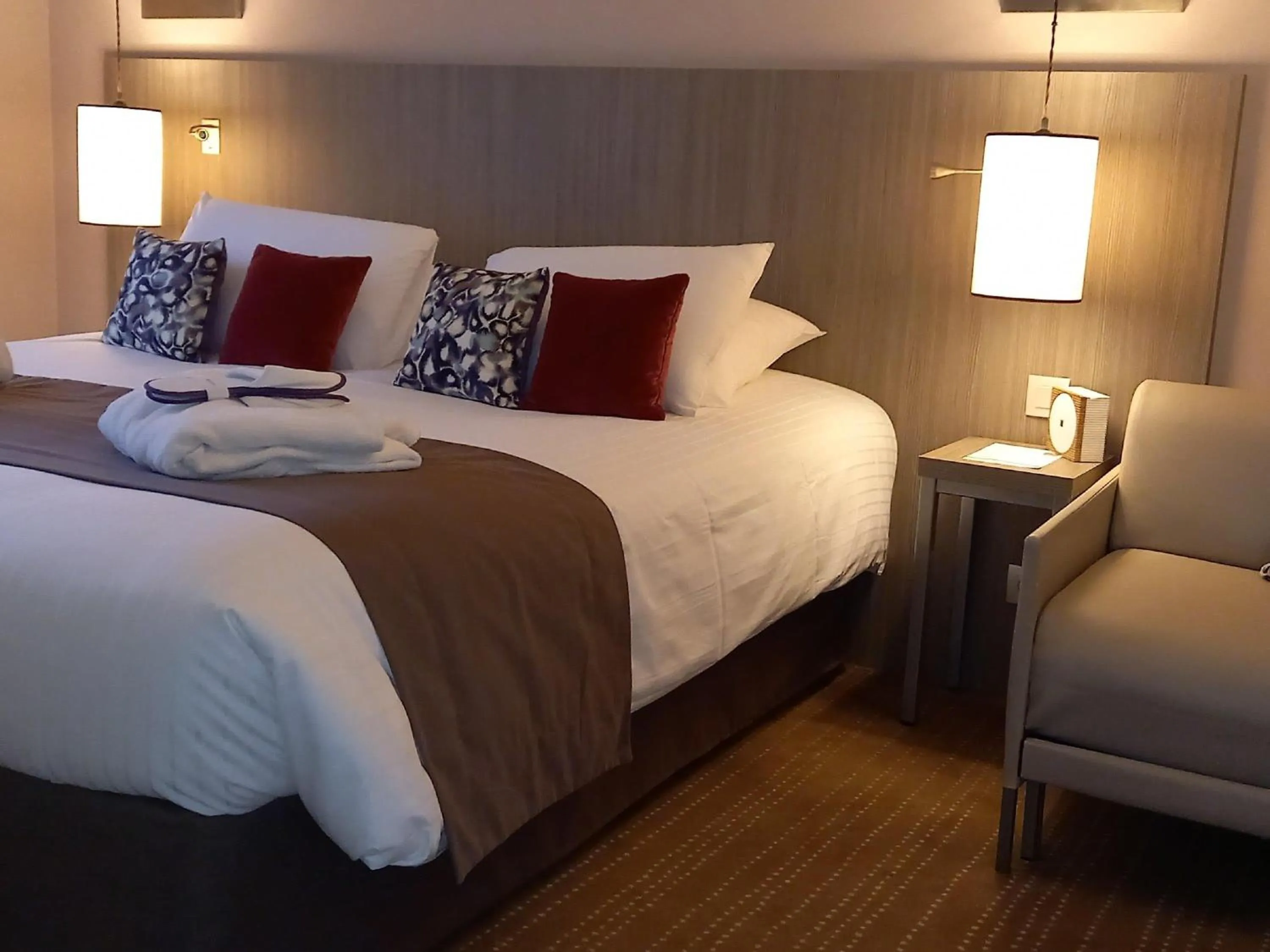 Bedroom, Bed in Mercure Dinan Port Le Jerzual