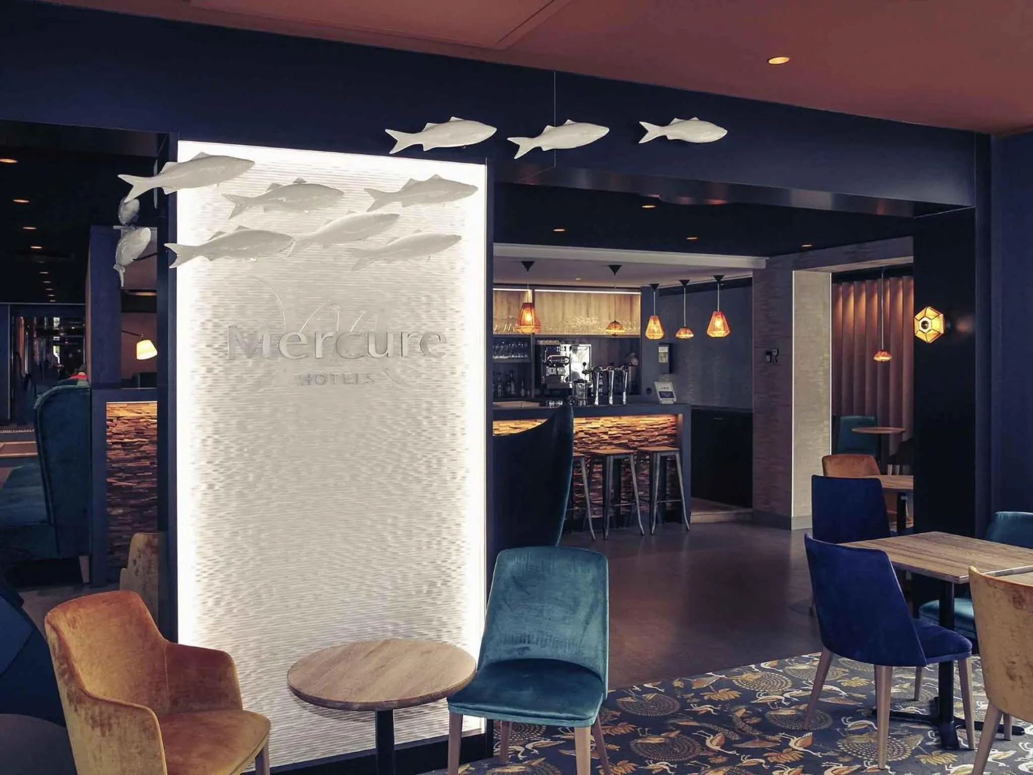 Lounge or bar in Mercure Dinan Port Le Jerzual