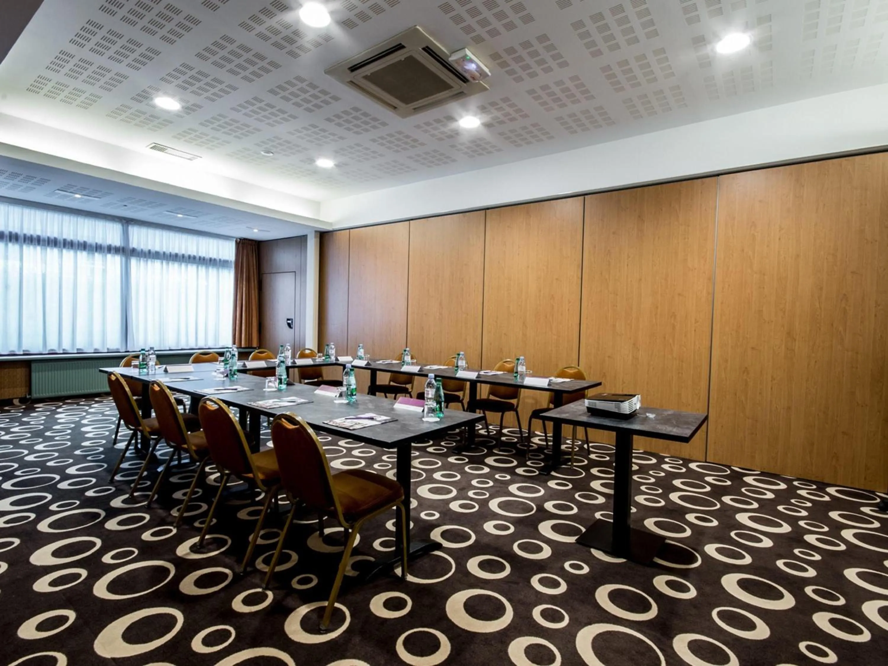 Meeting/conference room in Mercure Dinan Port Le Jerzual