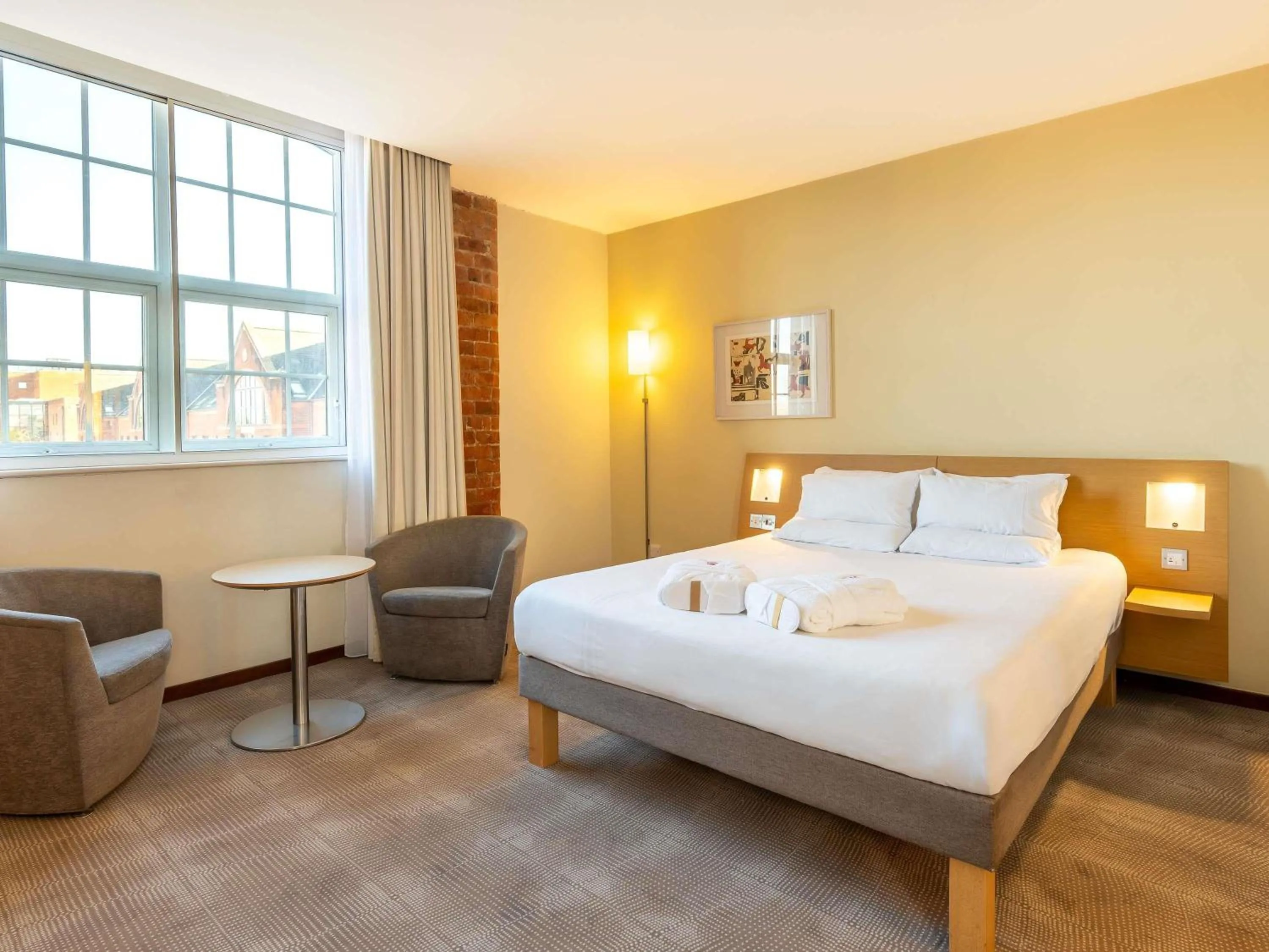 Bedroom, Bed in Novotel Cardiff Centre