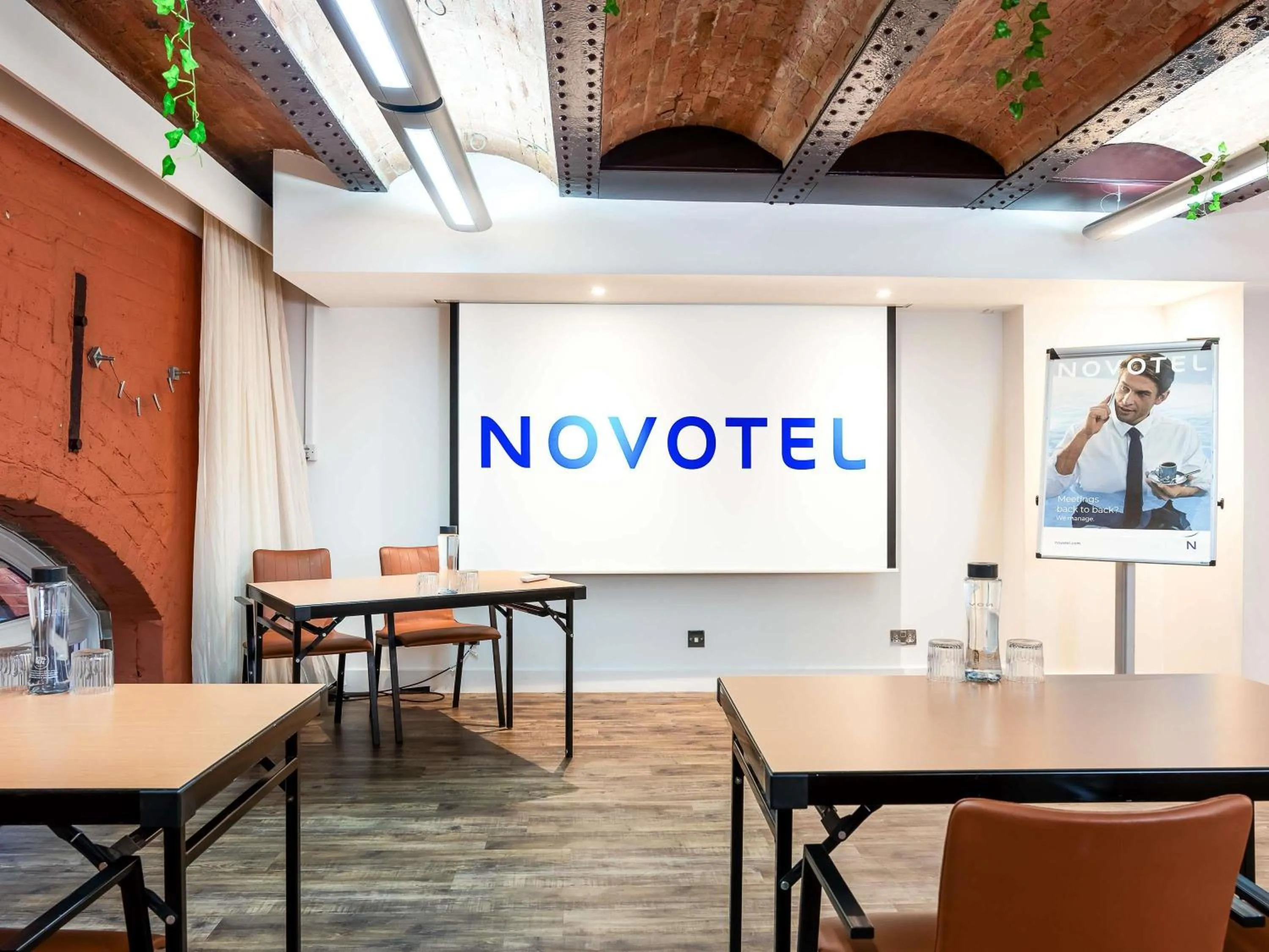 Meeting/conference room in Novotel Cardiff Centre