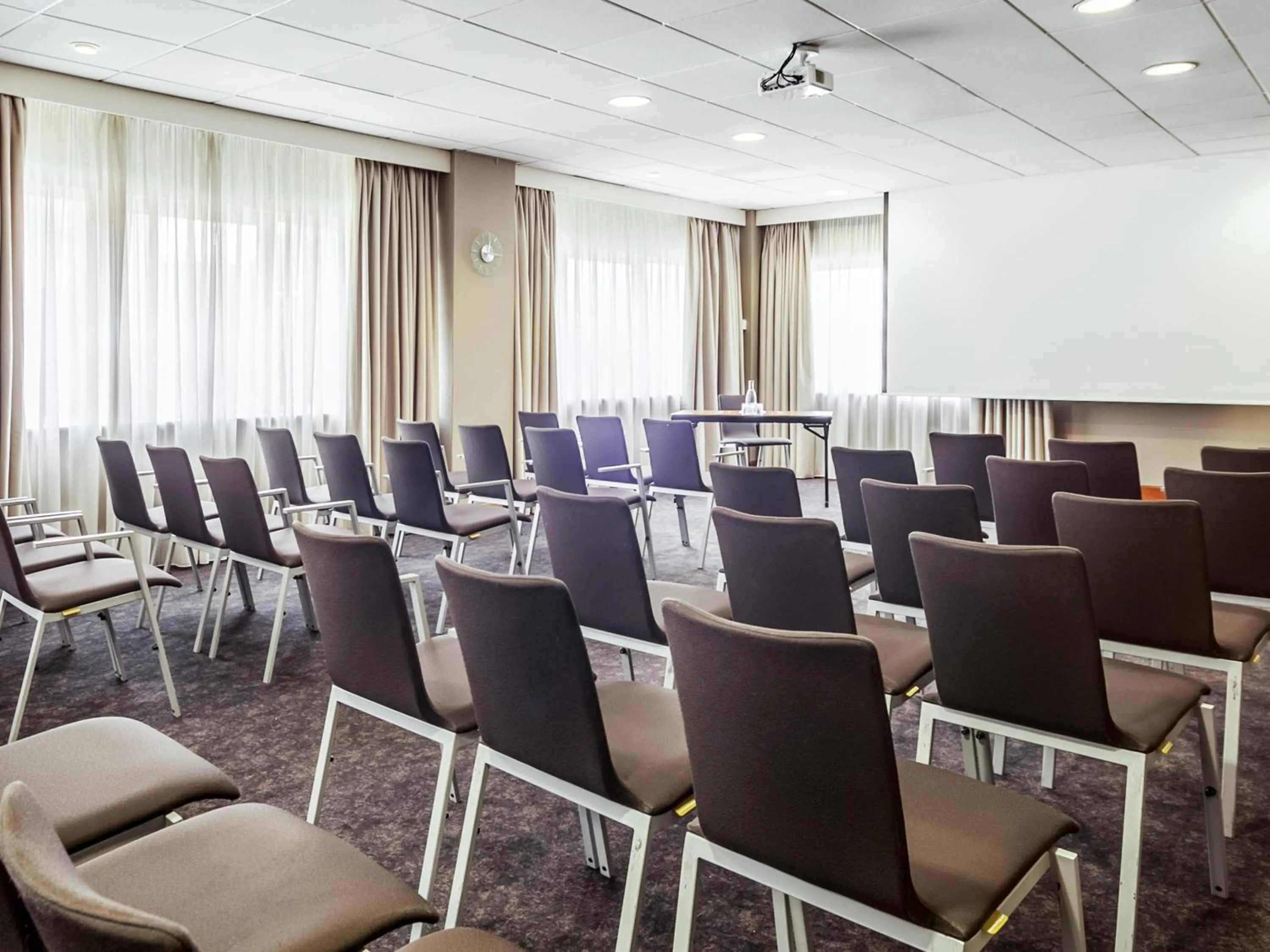 Meeting/conference room in Novotel Cardiff Centre