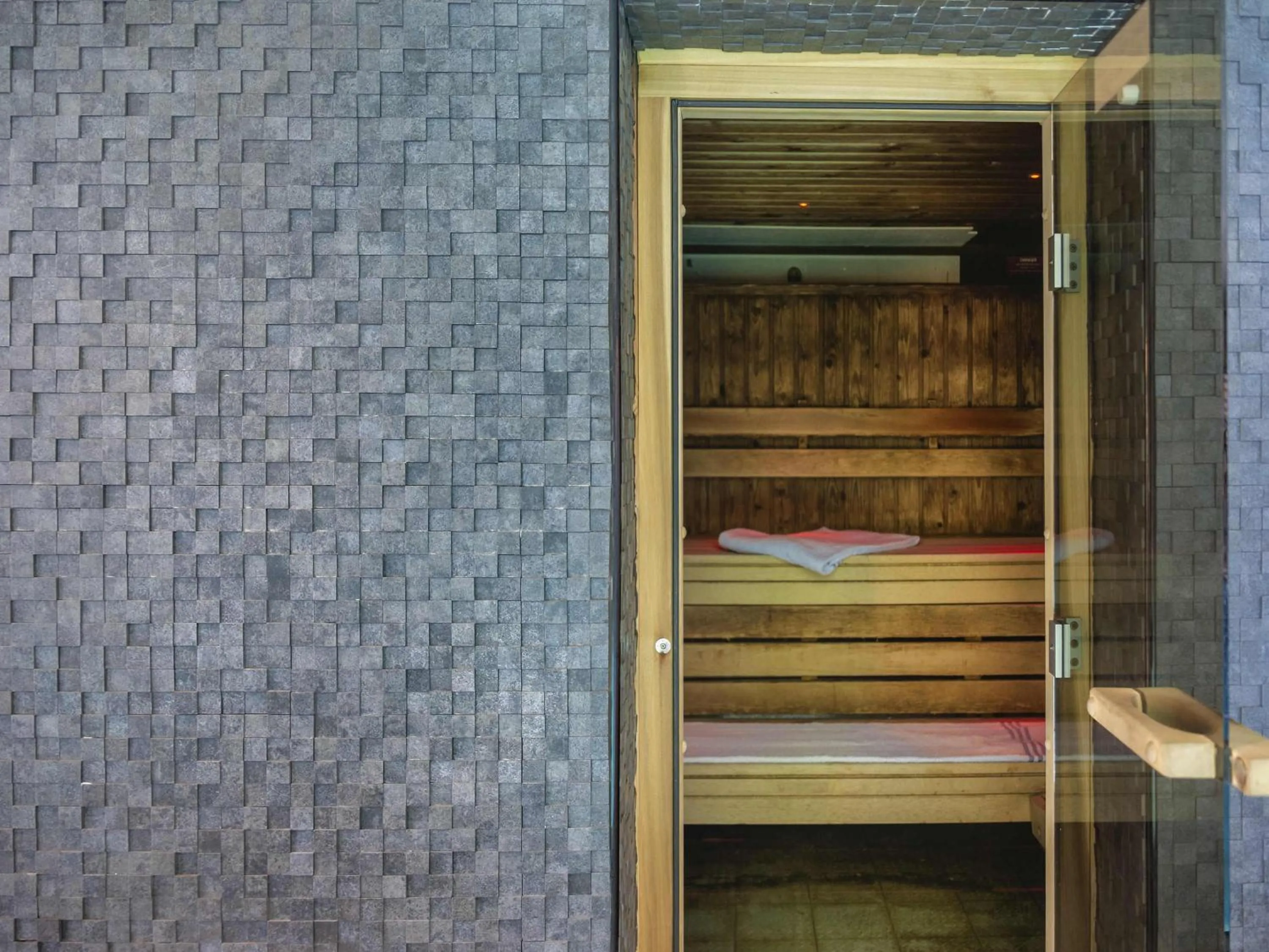 Fitness centre/facilities, Bed in Novotel Cardiff Centre