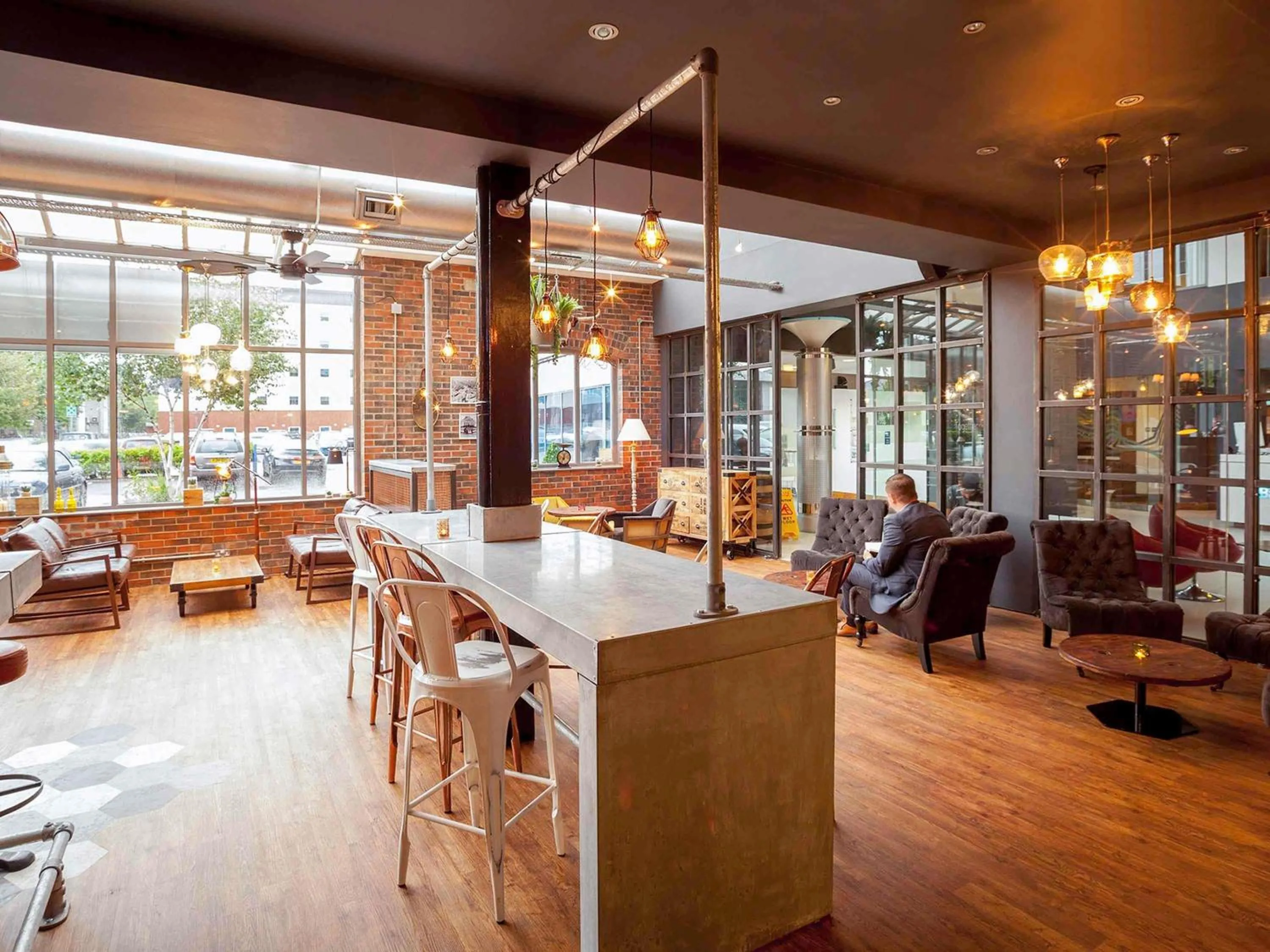 Lounge or bar in Novotel Cardiff Centre