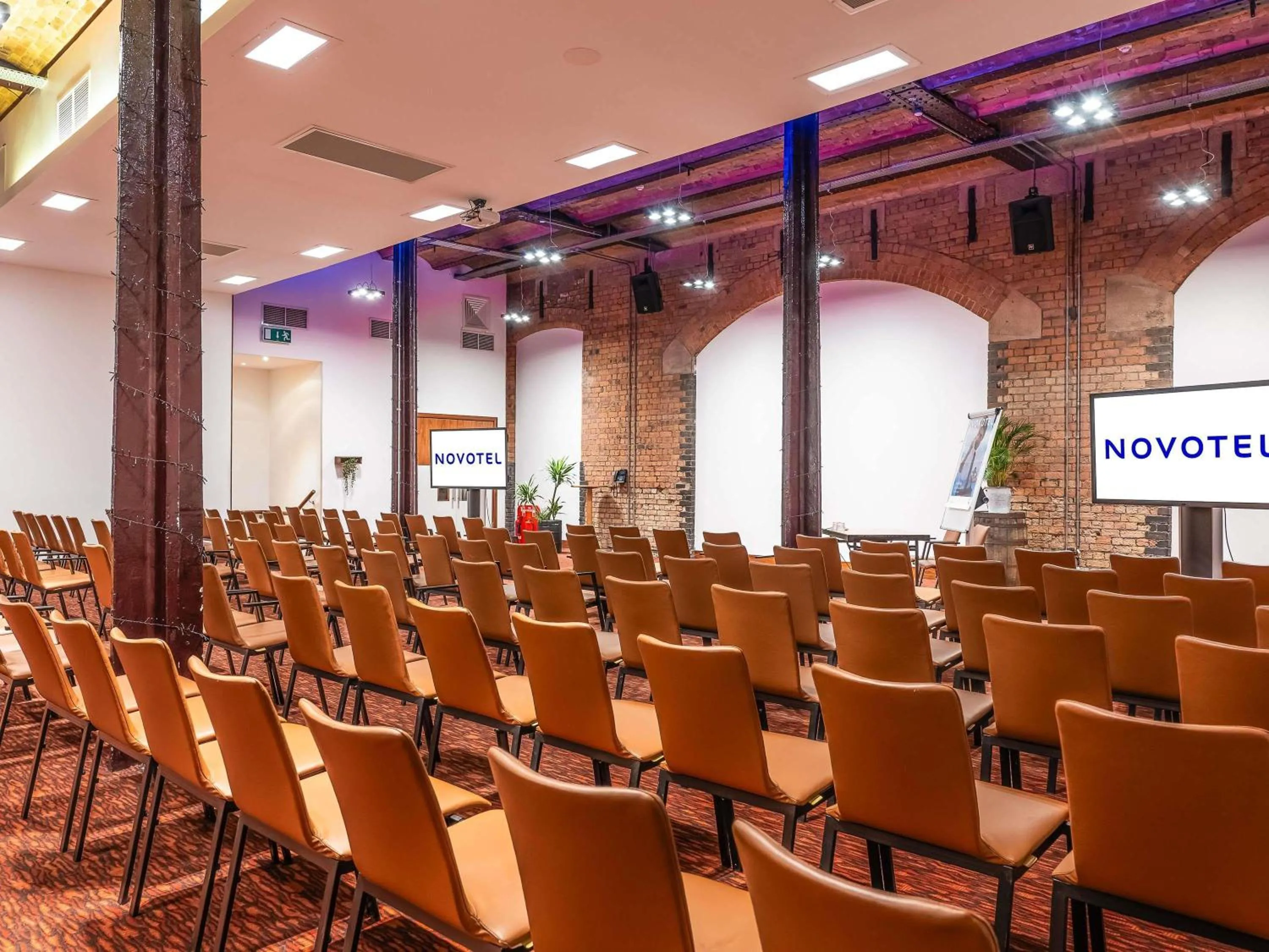 Meeting/conference room in Novotel Cardiff Centre