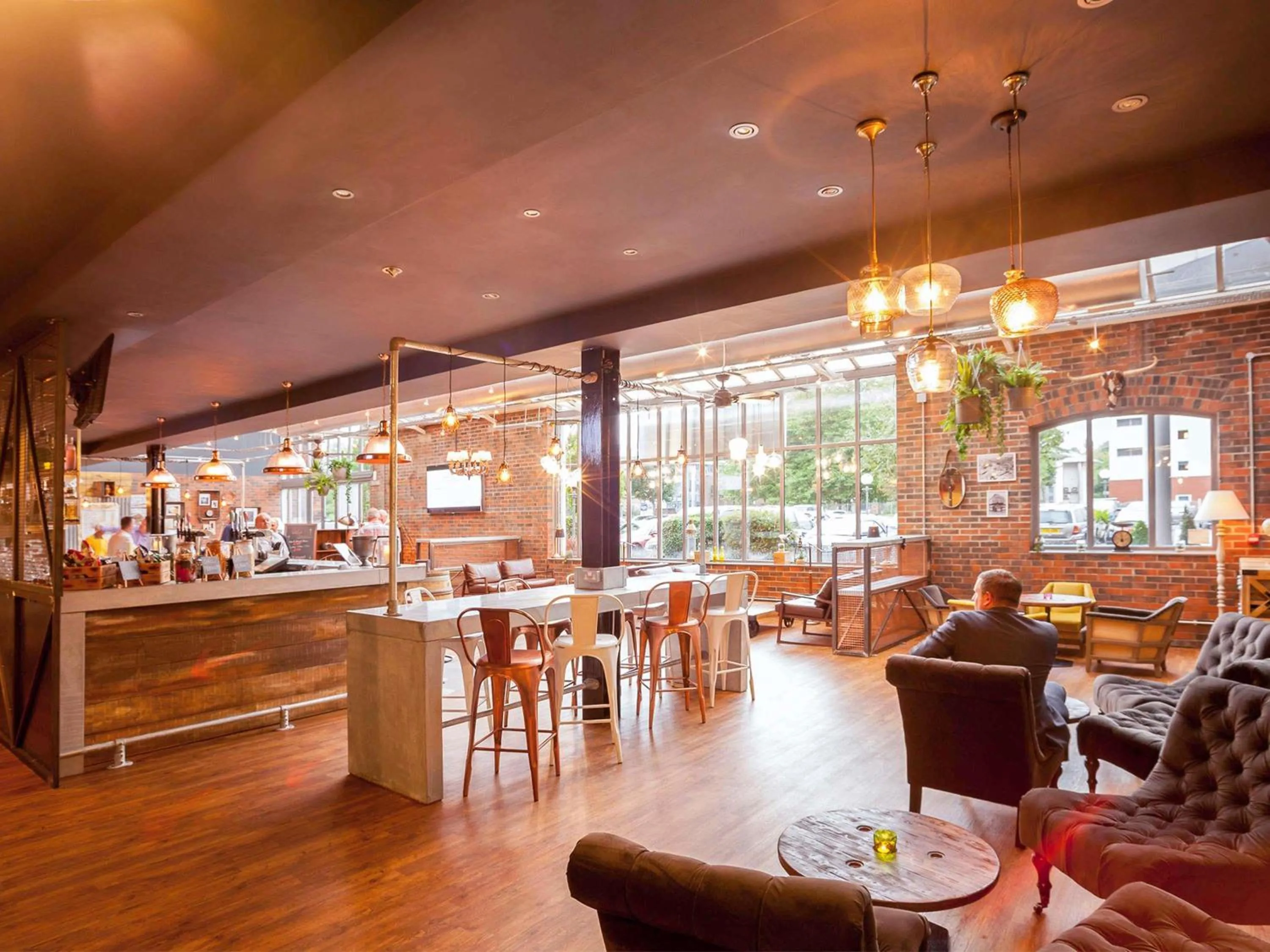 Lounge or bar in Novotel Cardiff Centre