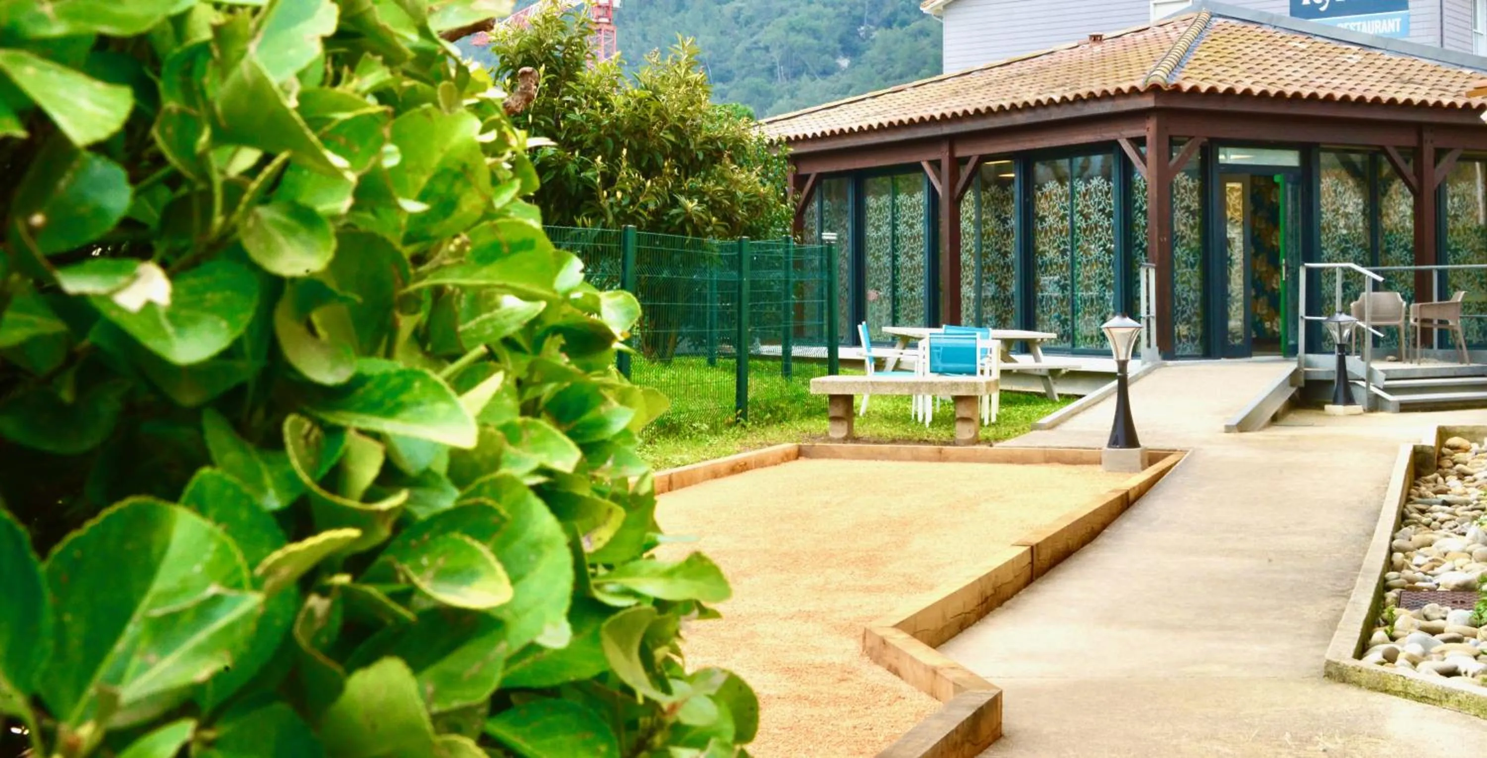 Property building in Best Western Gemenos Villa Florette