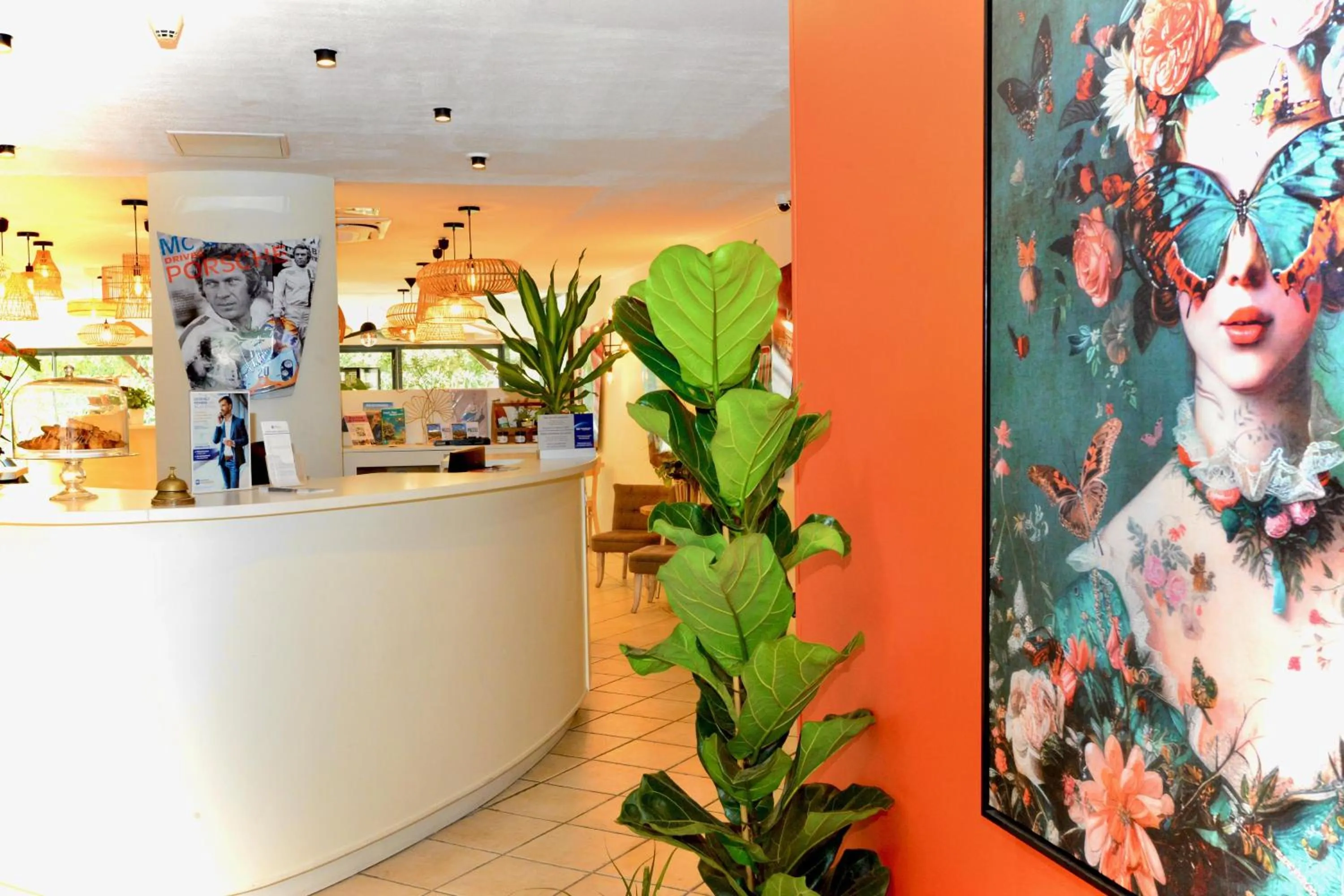 Lobby or reception in Sure Hotel by Best Western Gemenos en Provence