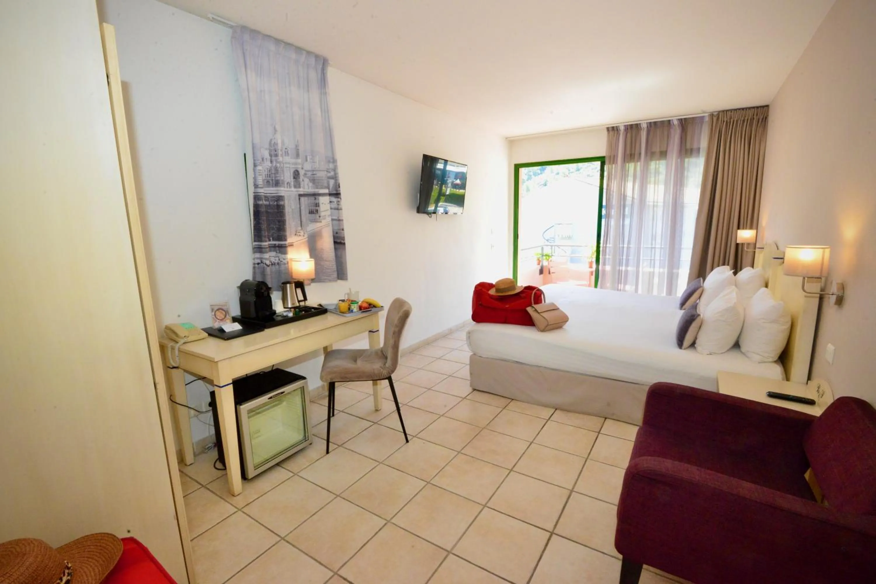 Bedroom, Bed in Best Western Gemenos Villa Florette