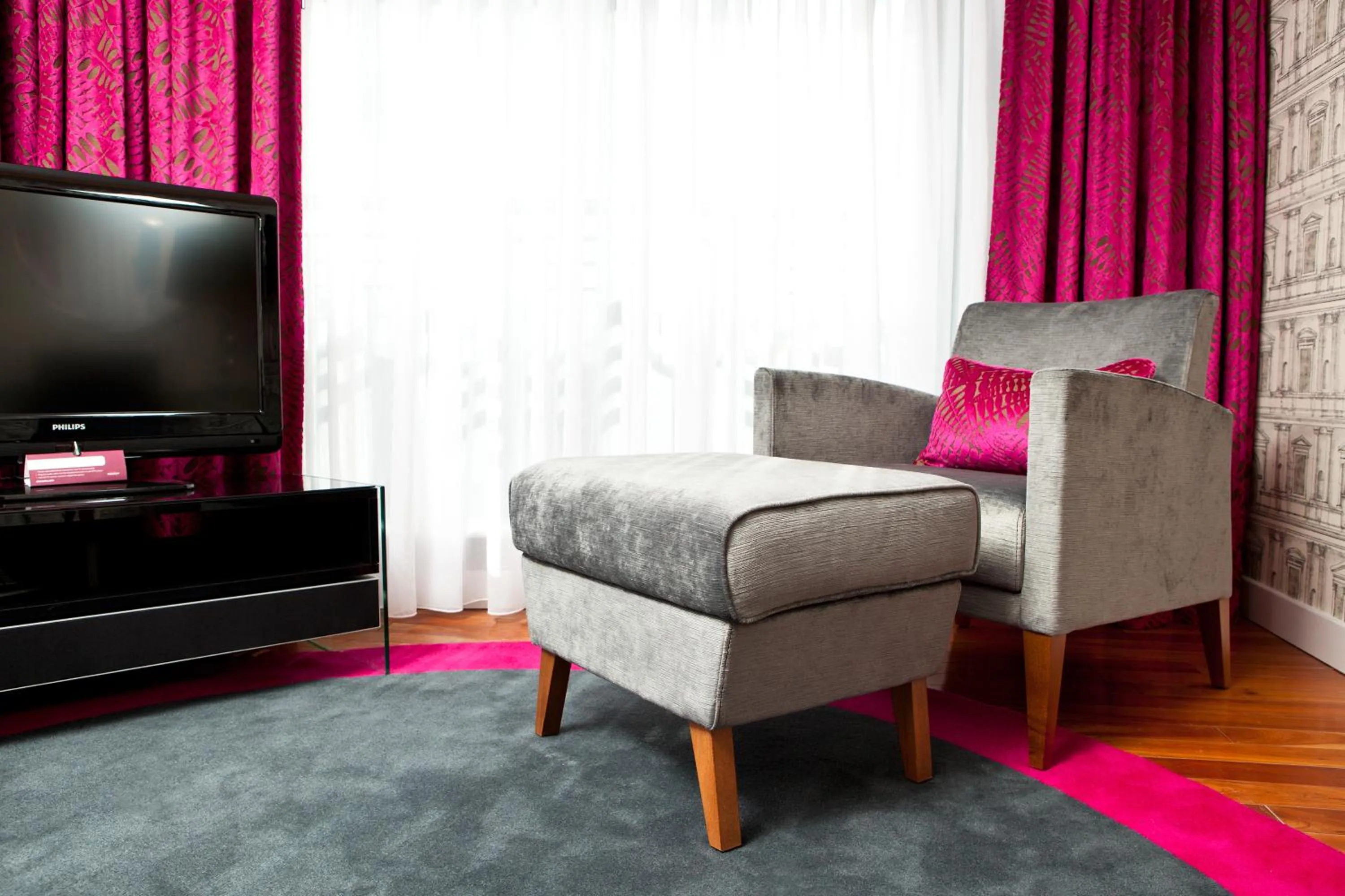 TV and multimedia, Seating Area in Mercure Brigstow Bristol