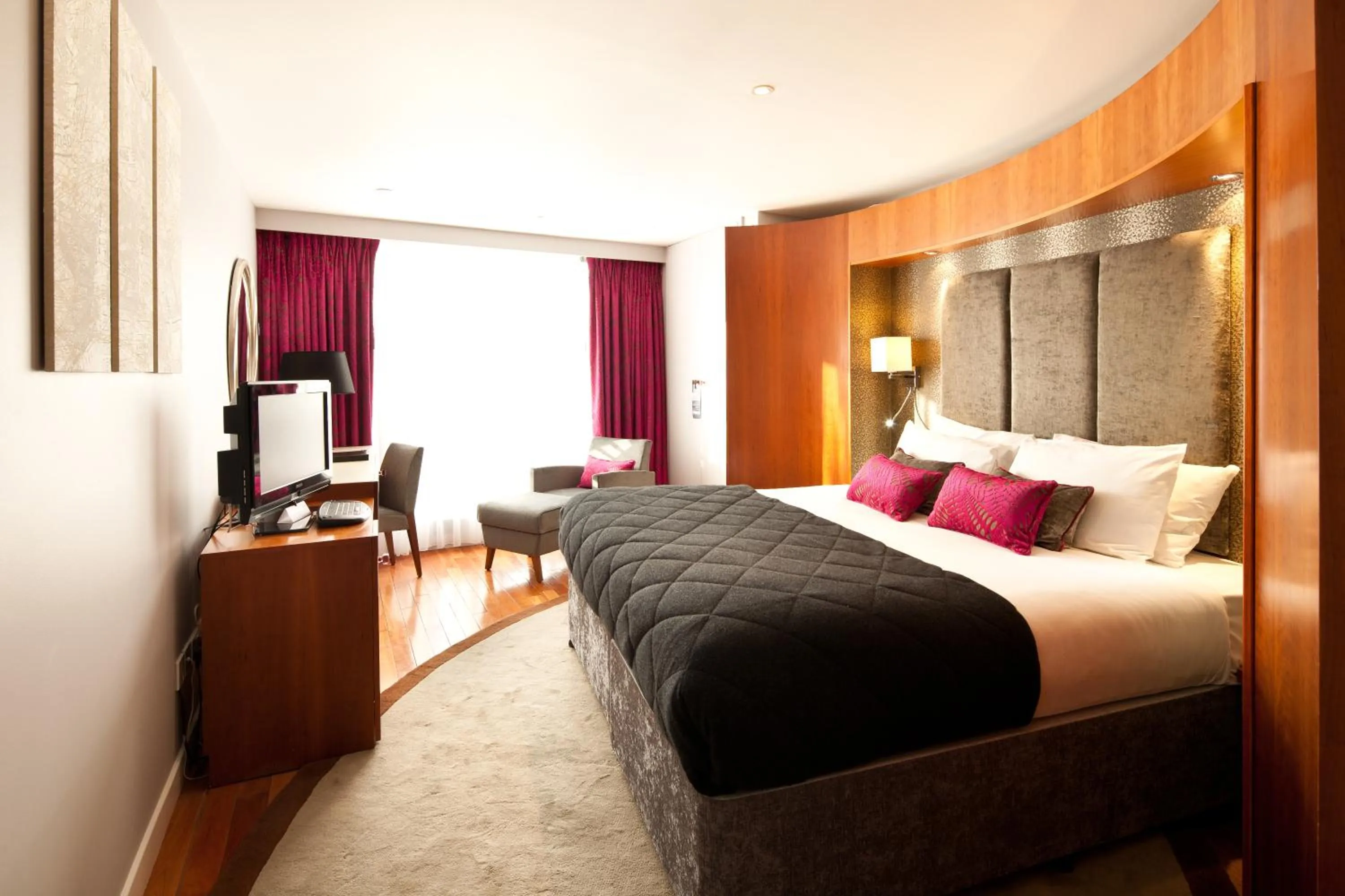 Bed in Mercure Brigstow Bristol