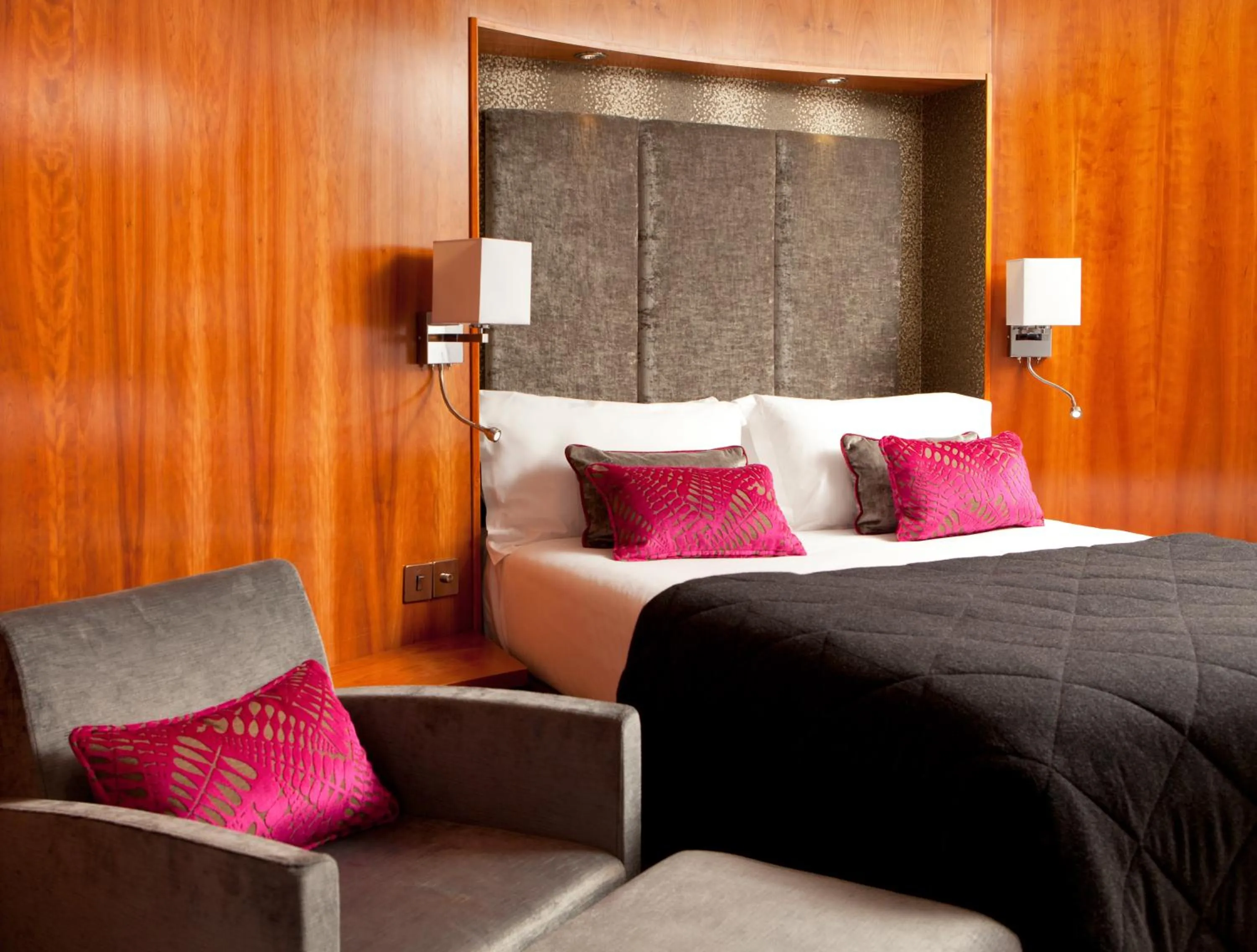 Seating area in Mercure Brigstow Bristol