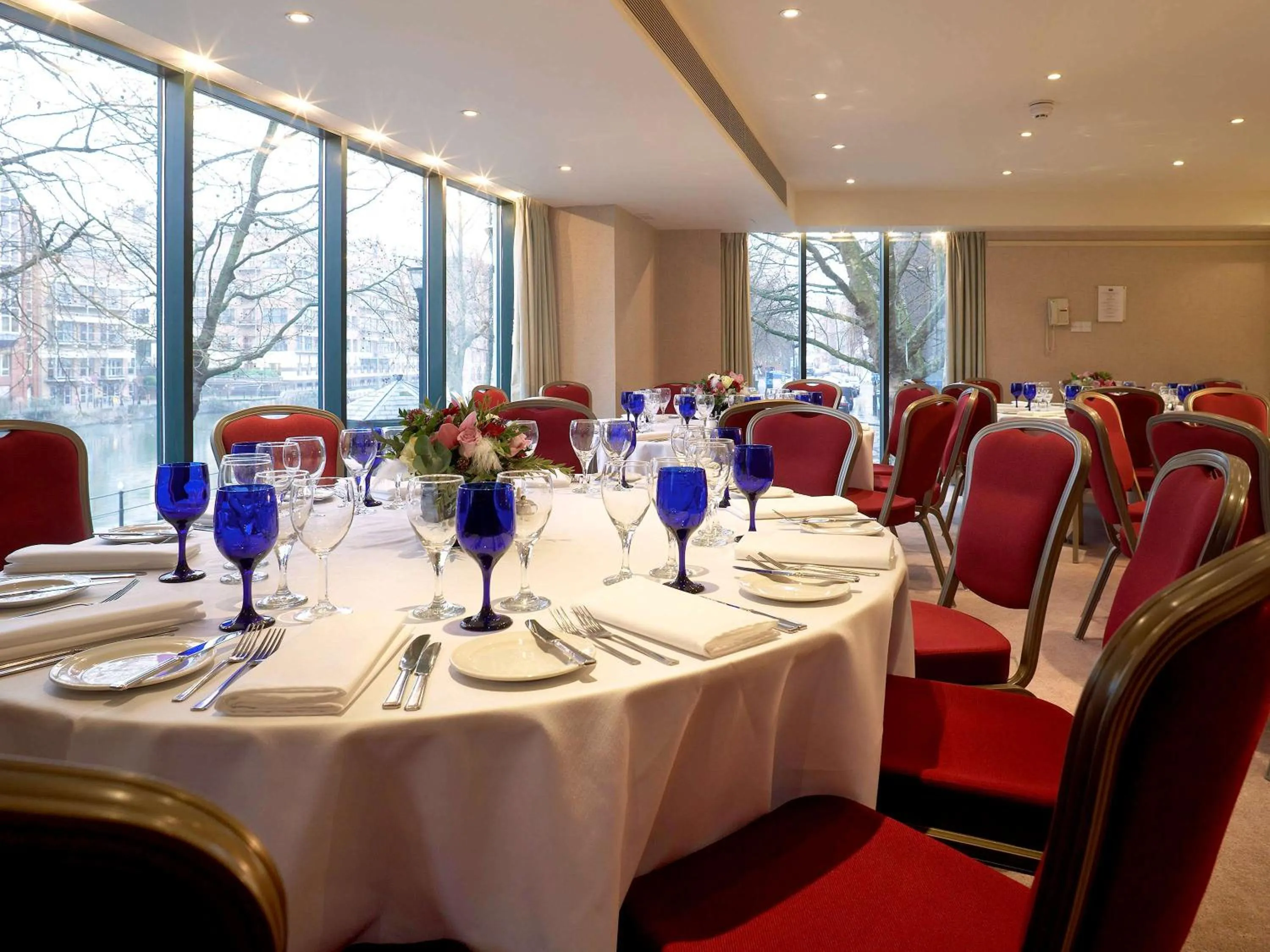 On site, Restaurant/Places to Eat in Mercure Brigstow Bristol