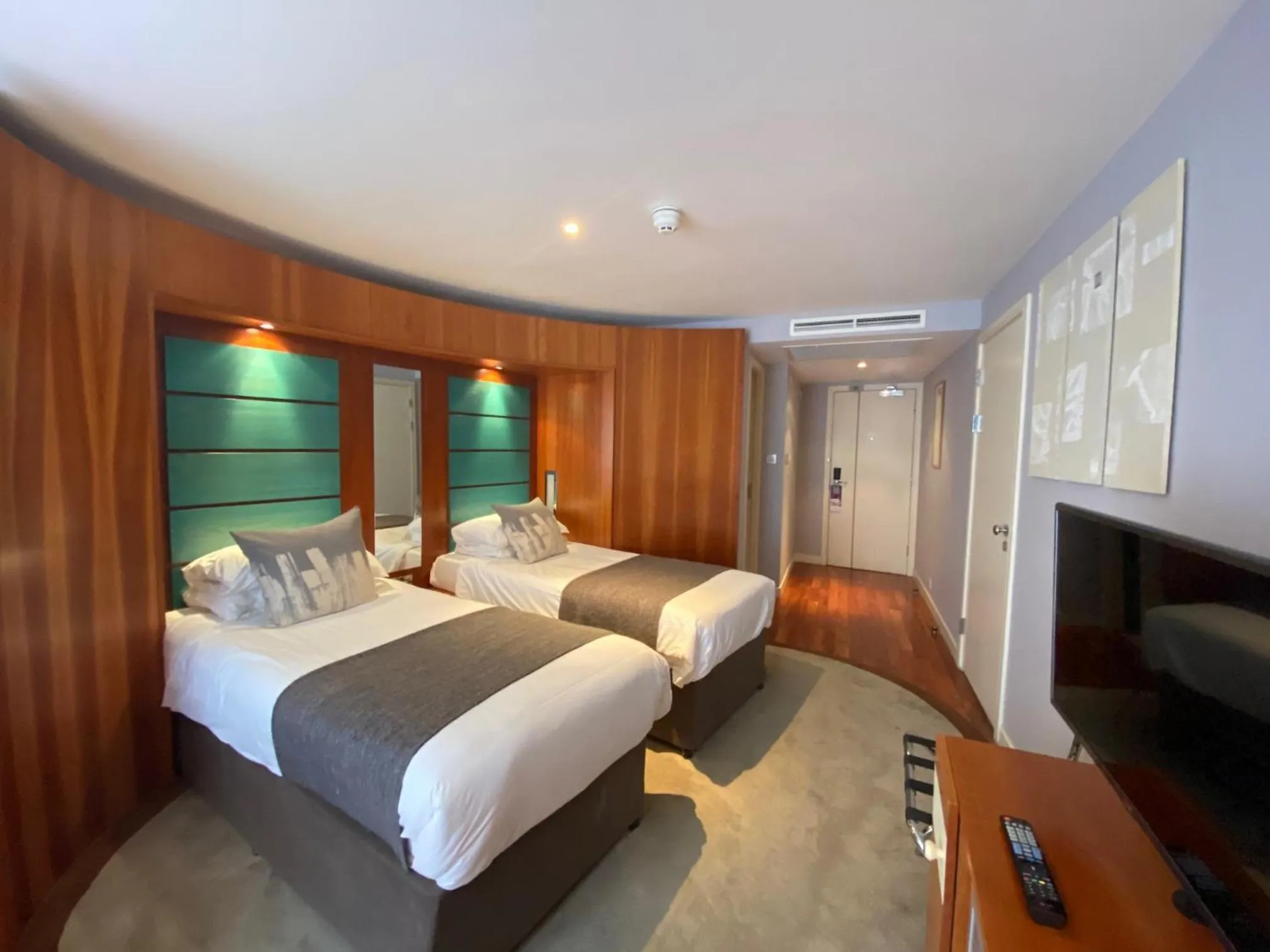 Bedroom, Bed in Mercure Brigstow Bristol