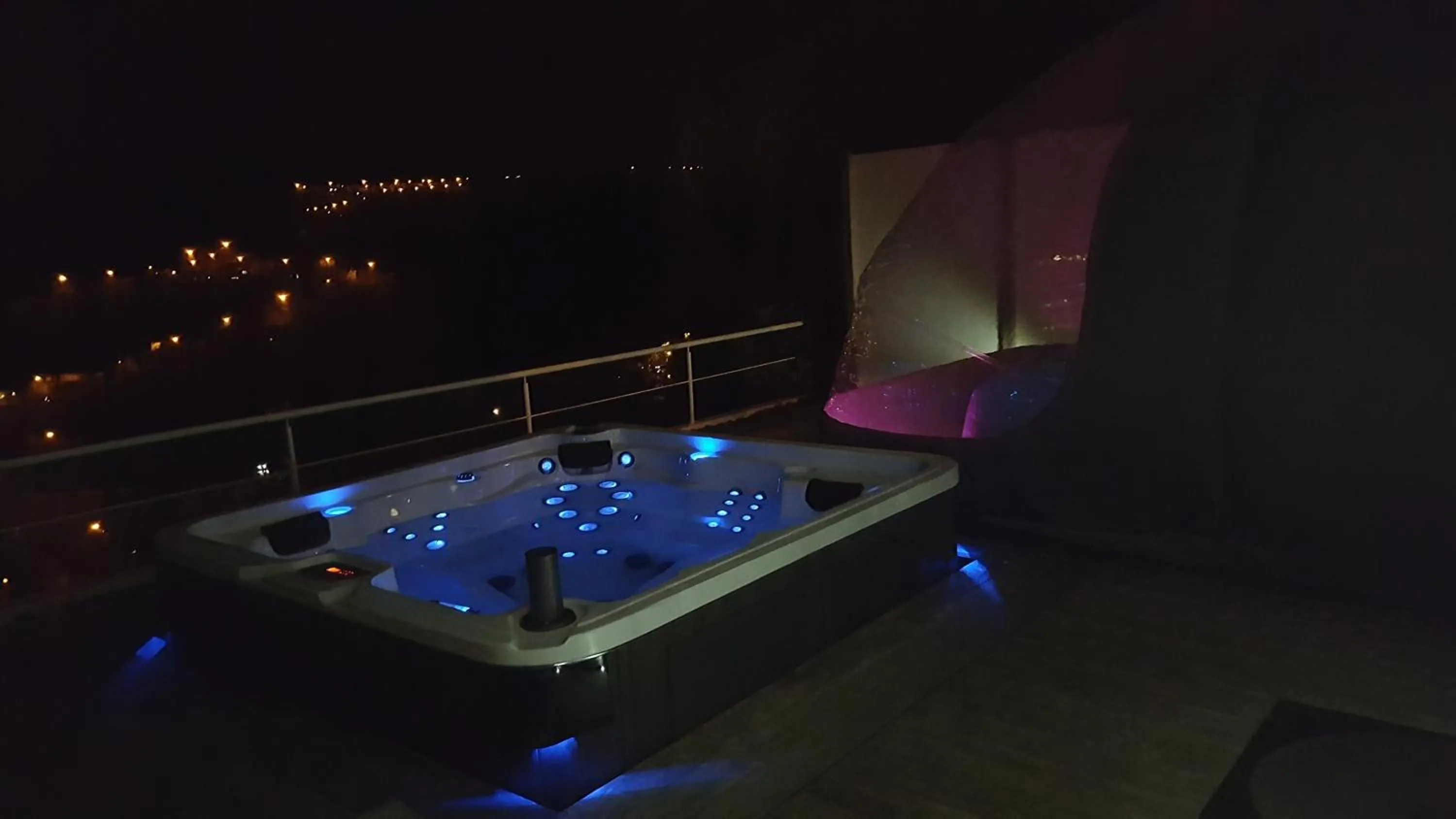 Hot Tub in PepinSphair